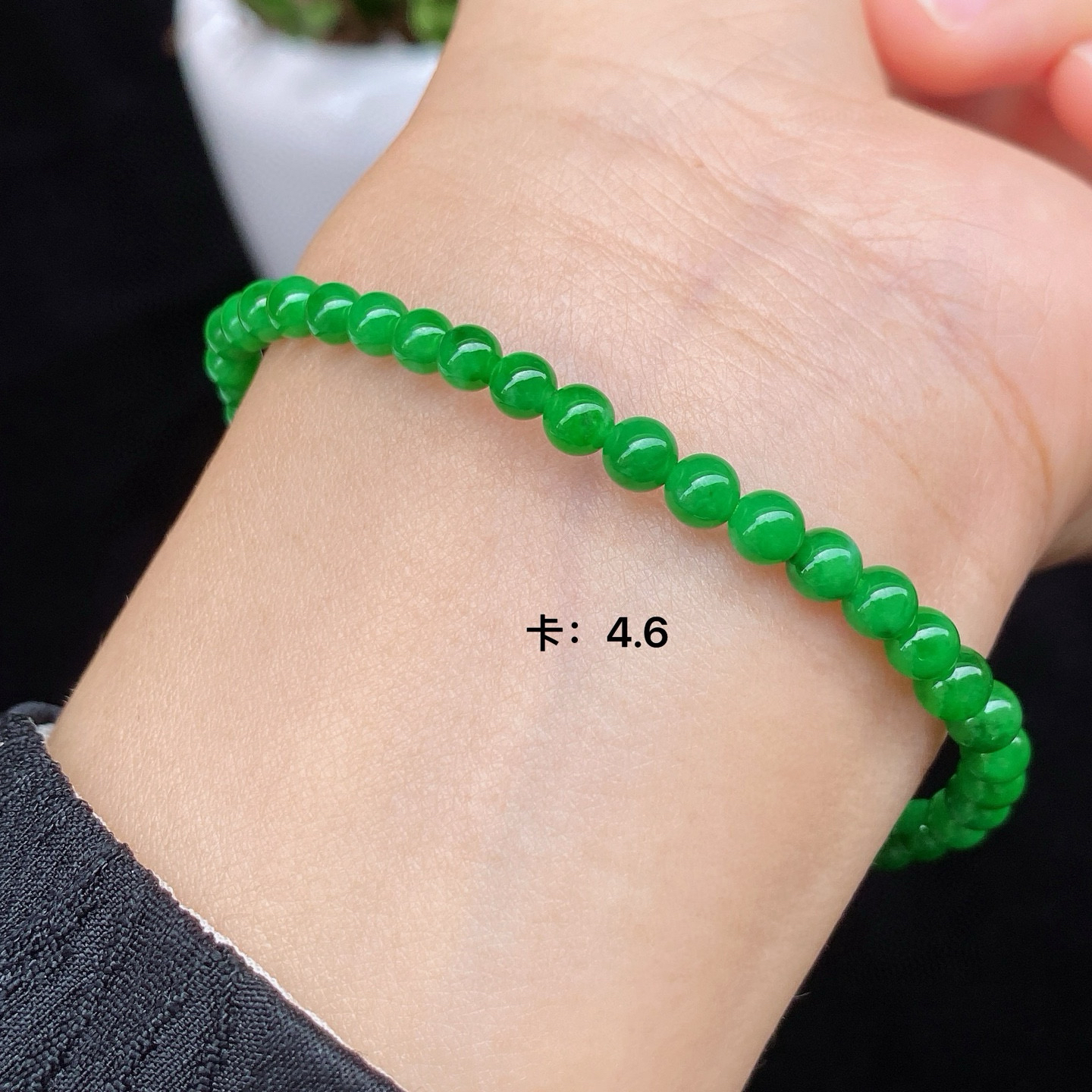 冰阳绿小米珠手串
种老肉细，色阳色正
精致简约，高性价比‼️实物更美～
