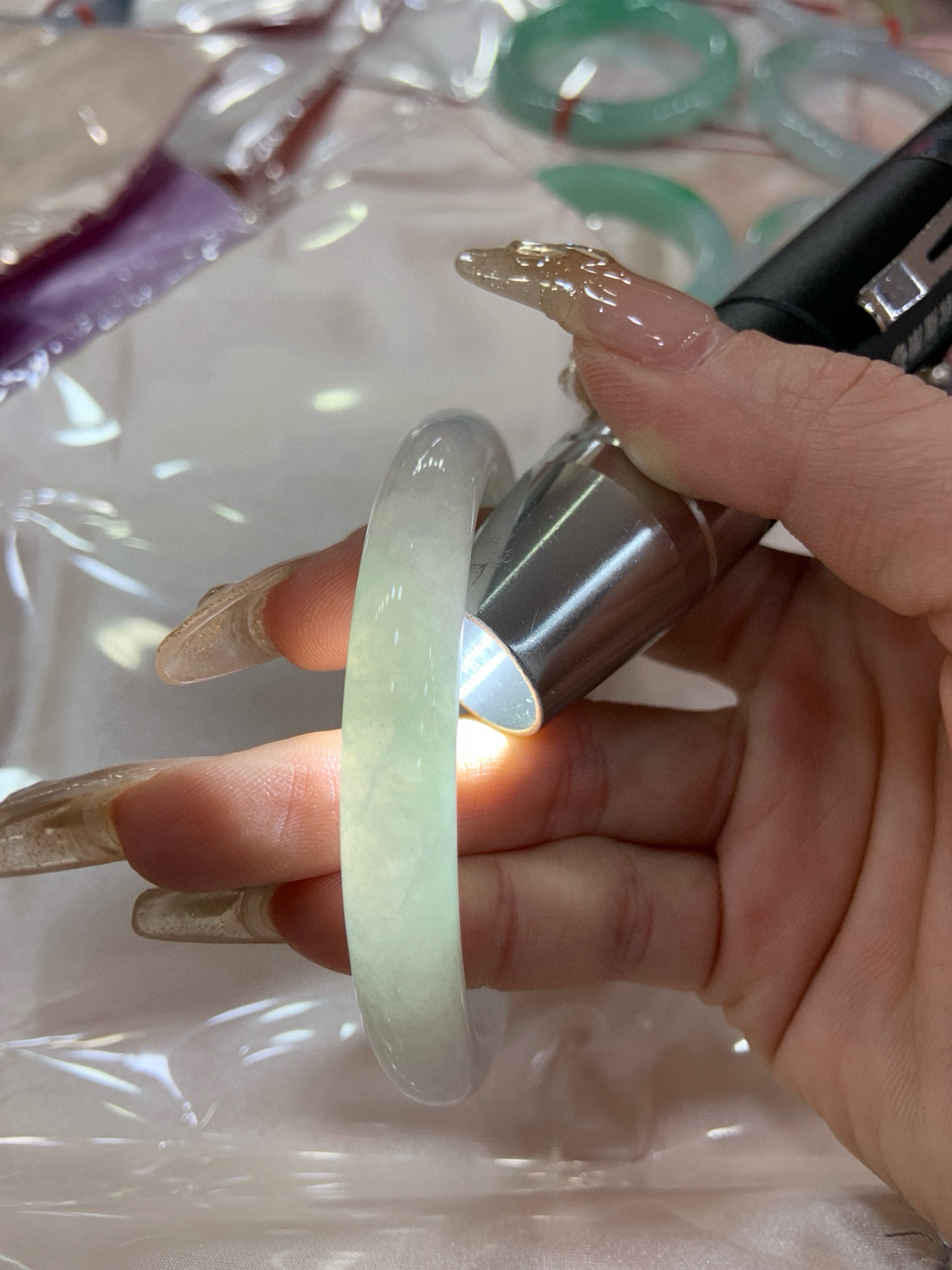 飘绿，白底青圆条，阳春白雪的感觉
57.5-9.7-9.5