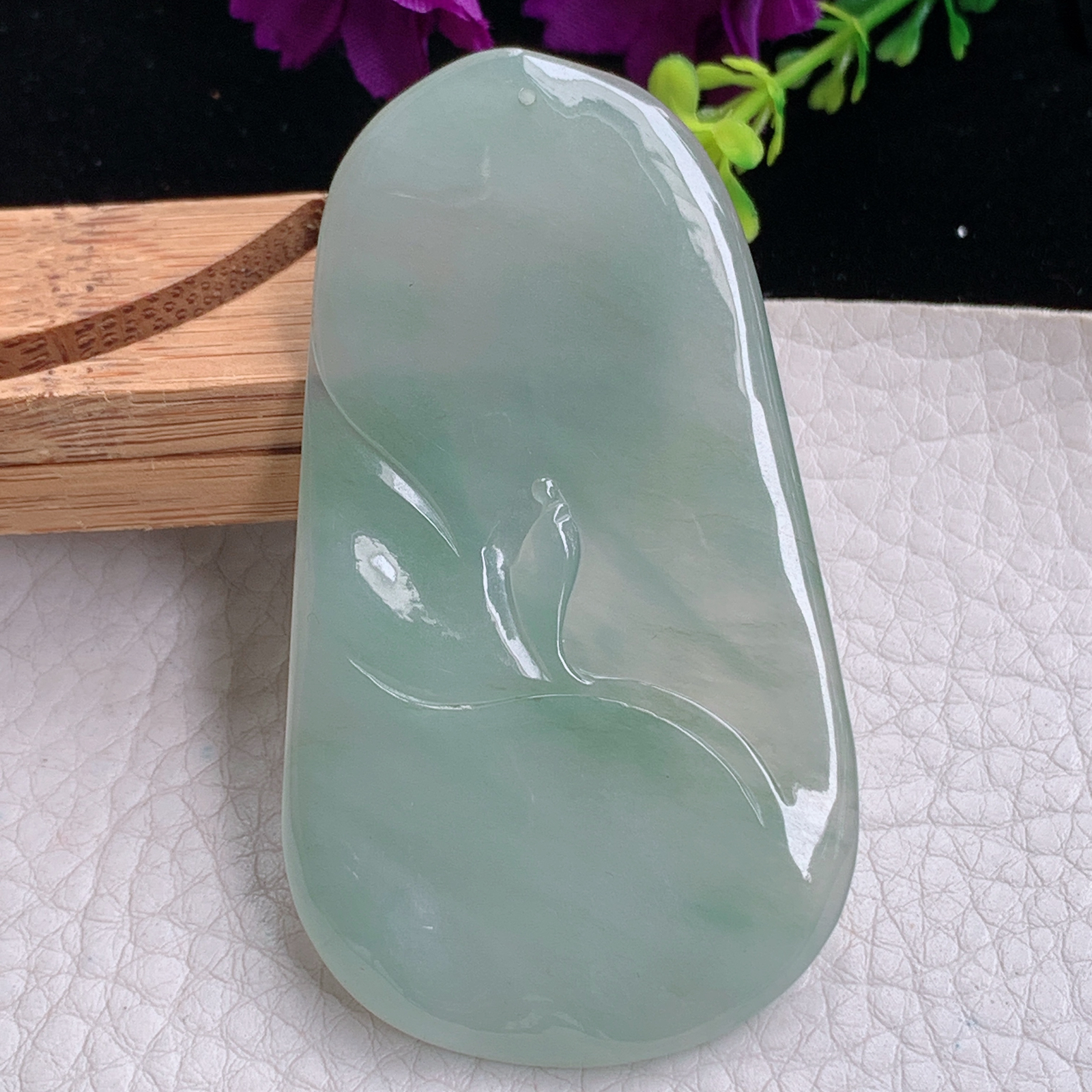 zz3实拍67*37.8*5缅甸翡翠冰透晴绿悟道吊坠