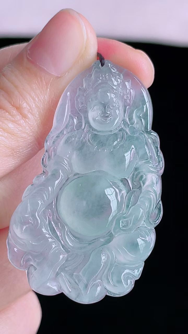 【翡翠名称】老坑种高冰黄财神吊坠挂件
【翡翠尺寸】48.3/27.6/4.7mm
【翡翠描述】宝贝种老水足，玉质细腻，色泽靓丽，性价比高，佩戴效果好！
【其它赠送】权威证书/精美挂绳盒子/支持全国复检