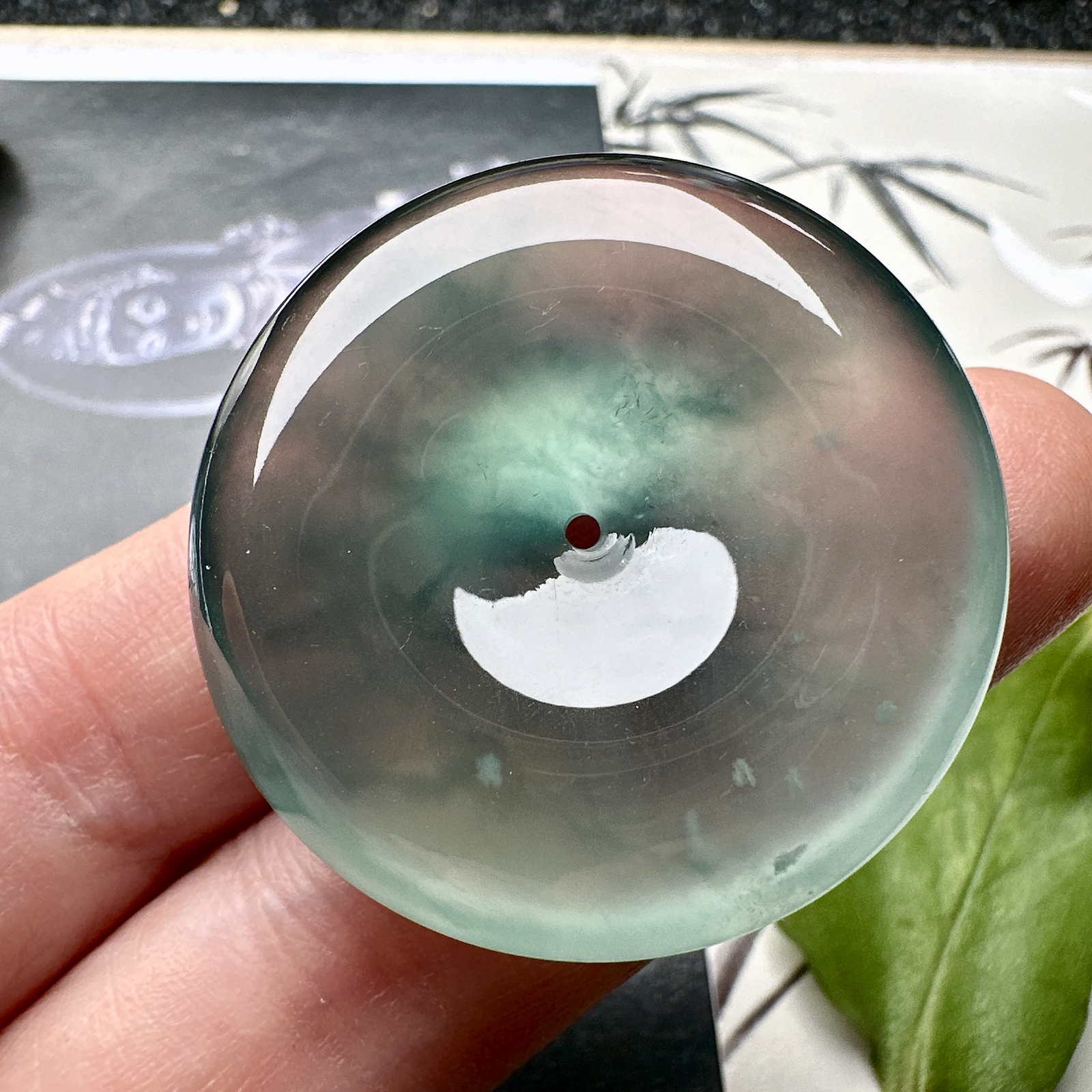 【冰种飘花平安扣】近玻璃种，质地细腻冰润，品质很好，冰感十足，胶感明显，收藏品质。