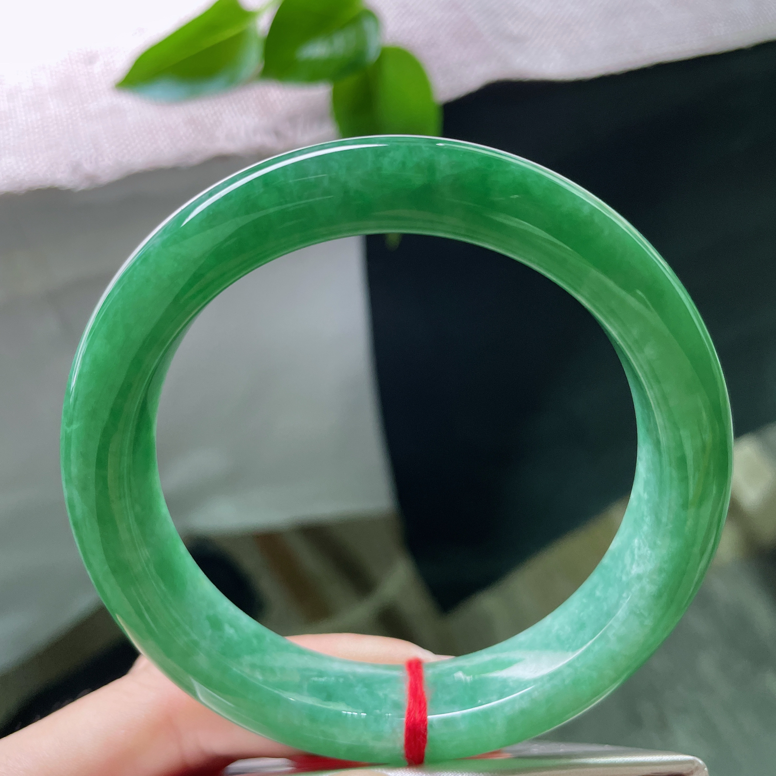 61.9/13.9/10，绿底正圈，大圈口，是雨林初霁的清新，是湖水静影的沉璧。皮纹，