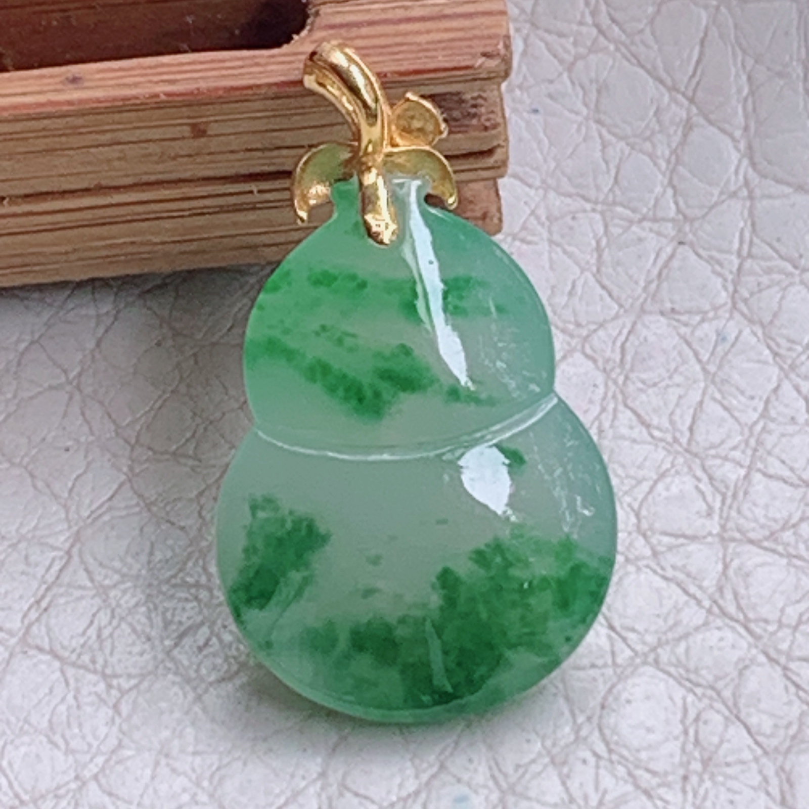 zz3实拍连金26.5*15.5*7.3缅甸翡翠冰种飘花葫芦吊坠 女款平安福禄玉坠