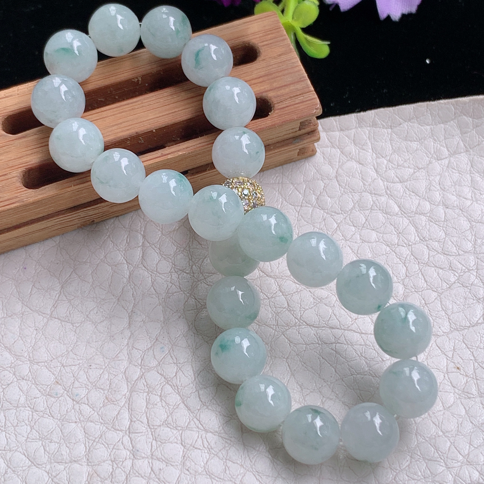 zz3实拍8+mm圆珠缅甸翡翠飘花圆珠手串 精美女款手链 玉珠链，配珠为装饰珠