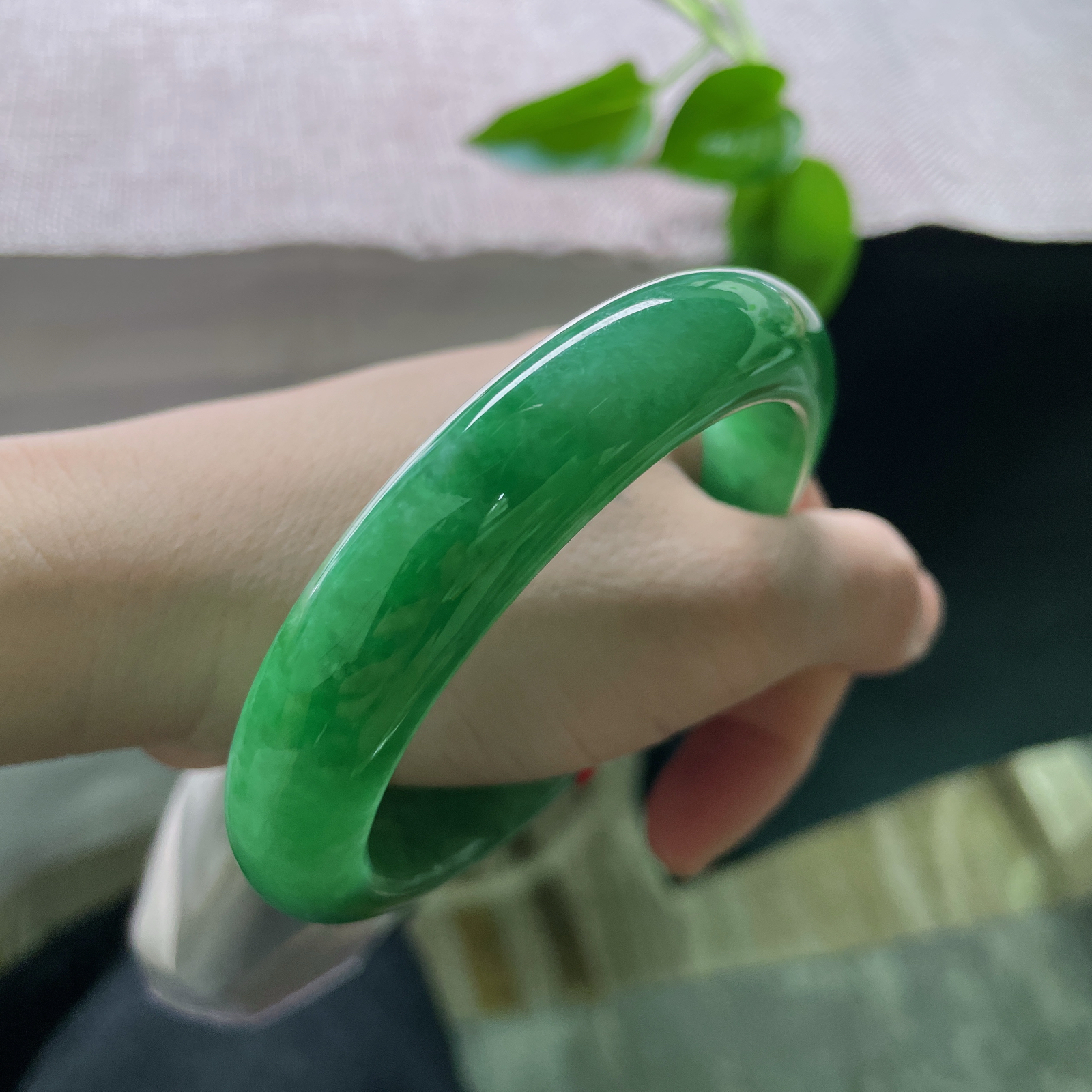 61.9/13.9/10，绿底正圈，大圈口，是雨林初霁的清新，是湖水静影的沉璧。皮纹，