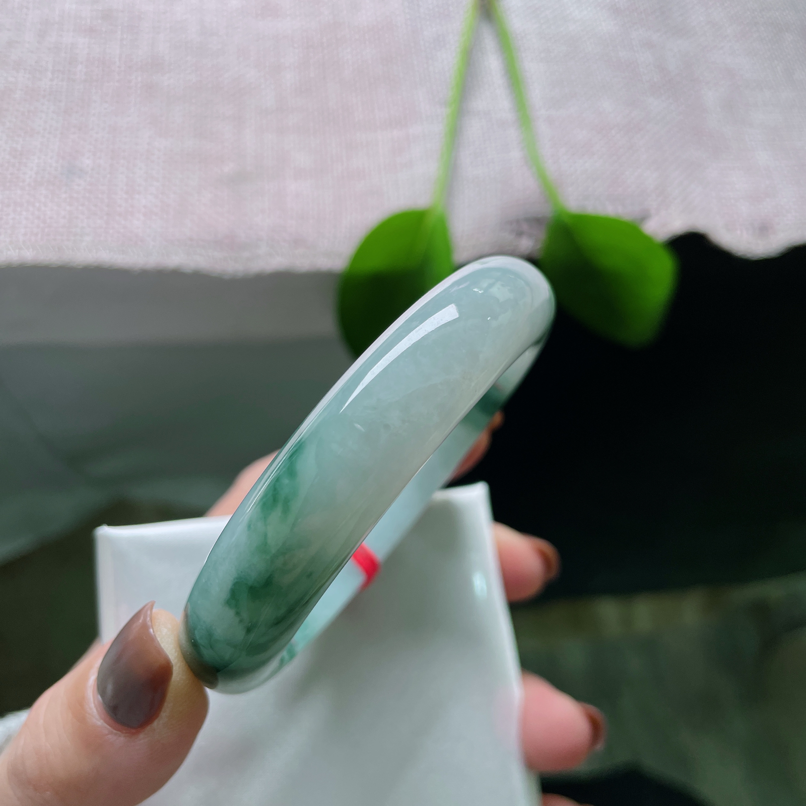 54.5/12.8/8.4，飘花正圈，方寸玉间，藏着一片江南。肉质细腻，种老，棉线