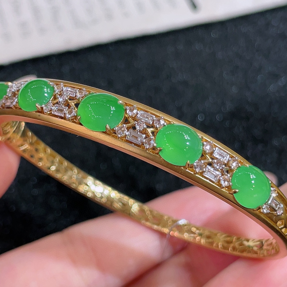 冰阳绿蛋面手镯  高端大气 性价比高 圈口56.50整体53.8-8.0-6.5裸石7.2-6.0