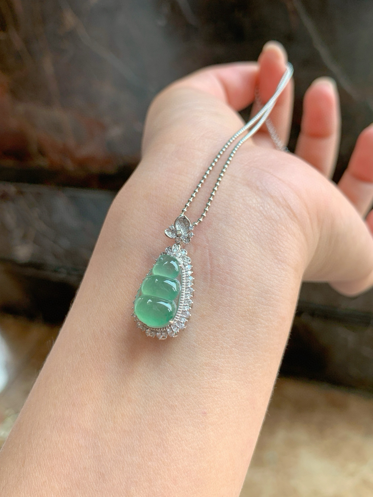 冰晴·福豆

一颗晴水豆，冰透藏福韵