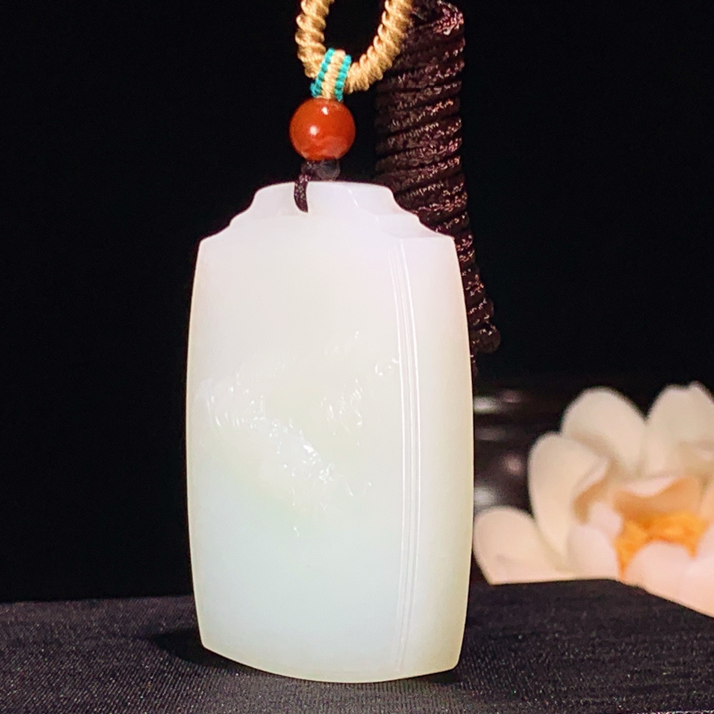 新疆和田玉平安无事牌龙牌挂件 尺寸47/31/10重37.5克 玉质细腻油润 底色纯净 脂粉好，品质好。lt260327