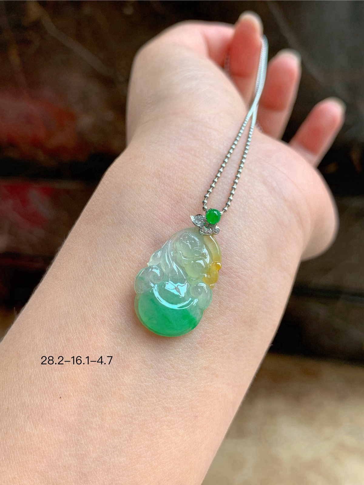 🤍黄加绿·灵猴献瑞

种老起胶，黄翡阳绿双色分明，祥瑞绕颈间