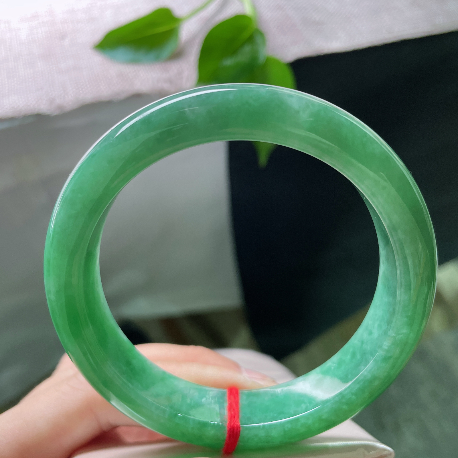 60.7/13.8/9.9，绿底正圈，大圈口，一方绿底，养一方山水。一点皮纹，