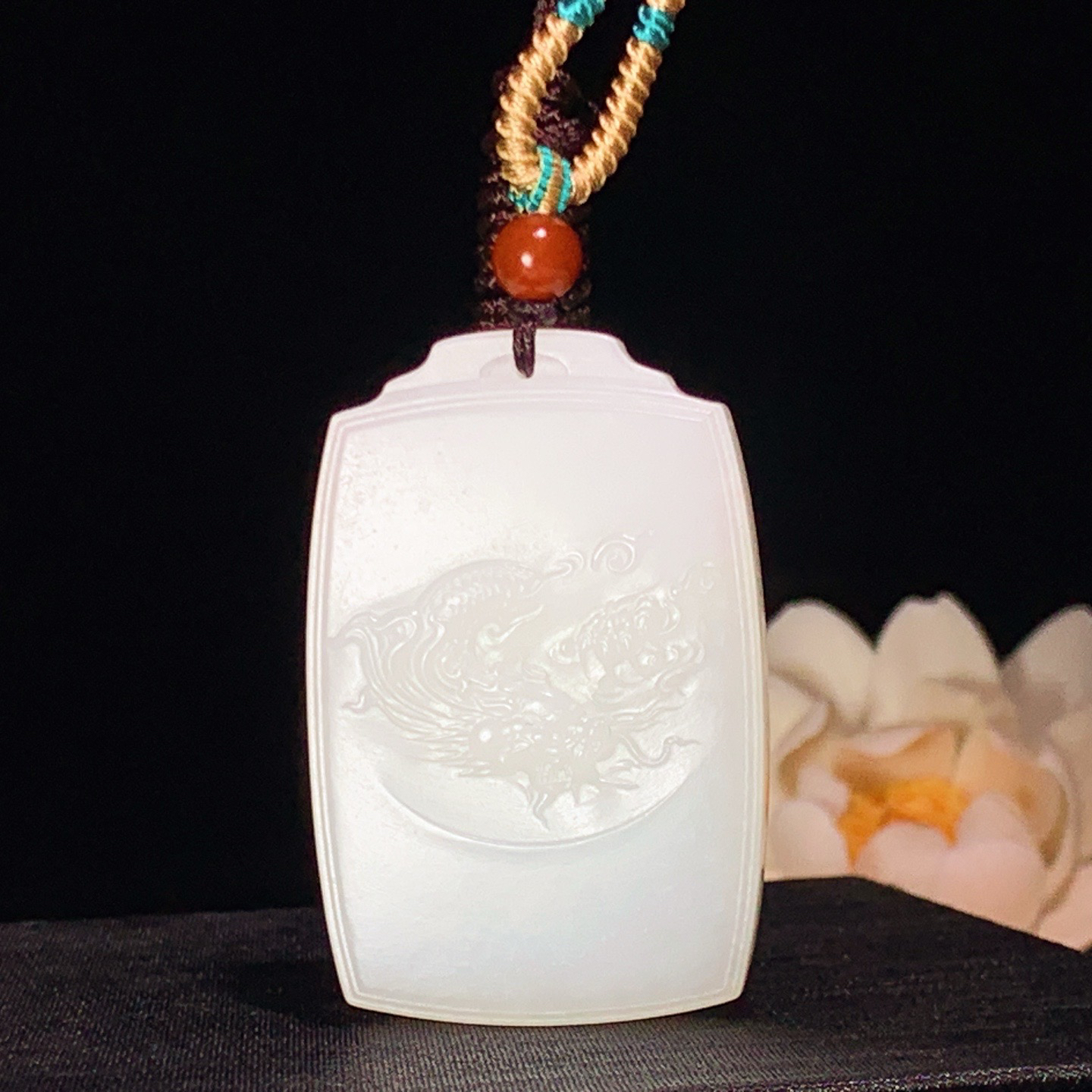 新疆和田玉平安无事牌龙牌挂件 尺寸47/31/10重37.5克 玉质细腻油润 底色纯净 脂粉好，品质