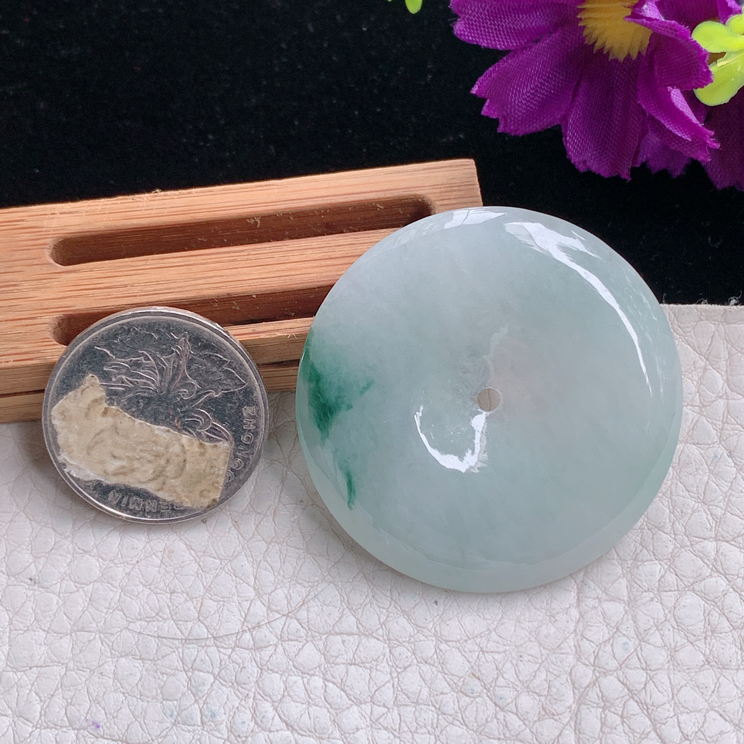 zz3实拍42.6*5.4缅甸翡翠白底飘花大平安扣吊坠国潮风玉扣毛衣坠