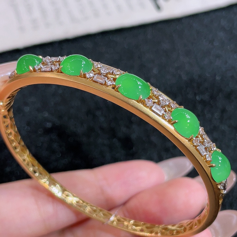 冰阳绿蛋面手镯  高端大气 性价比高 圈口56.50整体53.8-8.0-6.5裸石7.2-6.0