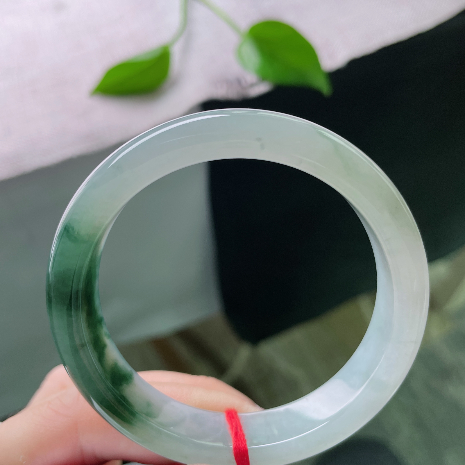 54.5/12.5/7.4，飘花正圈，种老，玉腕凝霜承雅韵，飘花漫染胜丹青。无纹裂