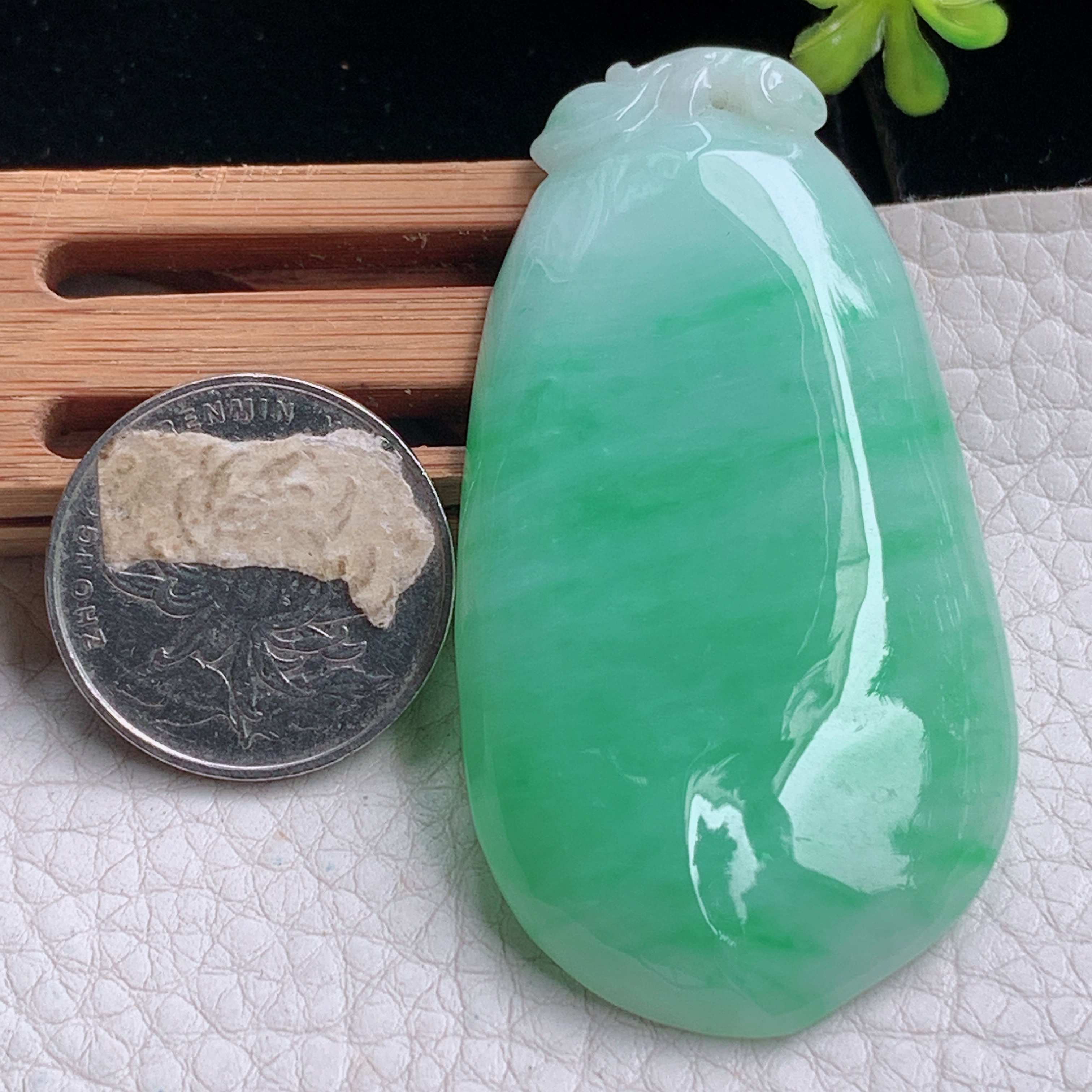 zz3实拍61.8*33*6.6缅甸翡翠飘绿大福瓜吊坠 福禄毛衣坠