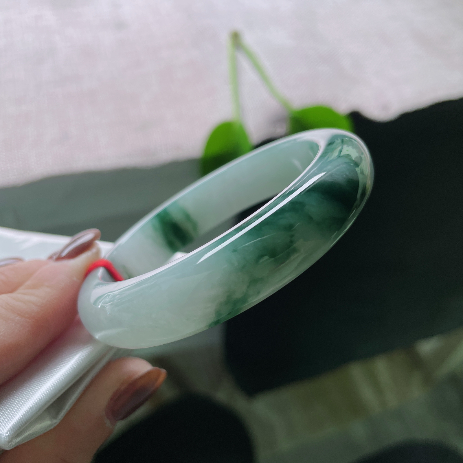 54.5/12.8/8.4，飘花正圈，方寸玉间，藏着一片江南。肉质细腻，种老，棉线