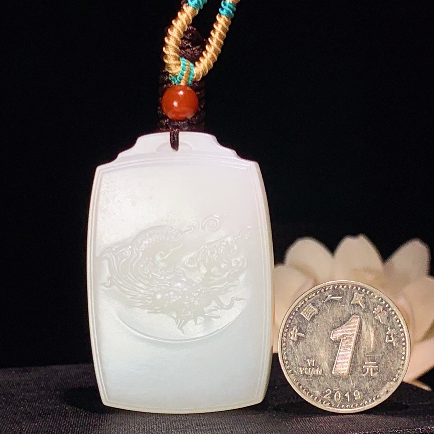 新疆和田玉平安无事牌龙牌挂件 尺寸47/31/10重37.5克 玉质细腻油润 底色纯净 脂粉好，品质好。lt260327