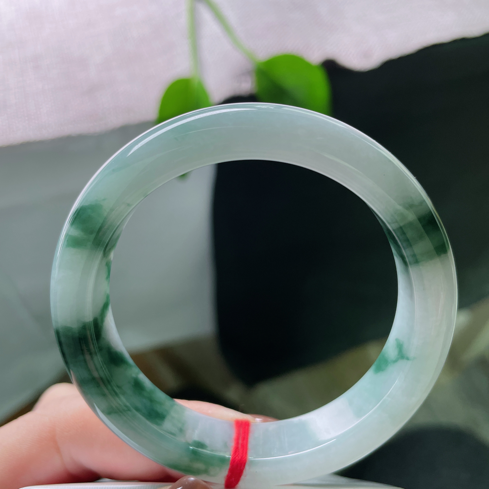 54.5/12.8/8.4，飘花正圈，方寸玉间，藏着一片江南。肉质细腻，种老，棉线