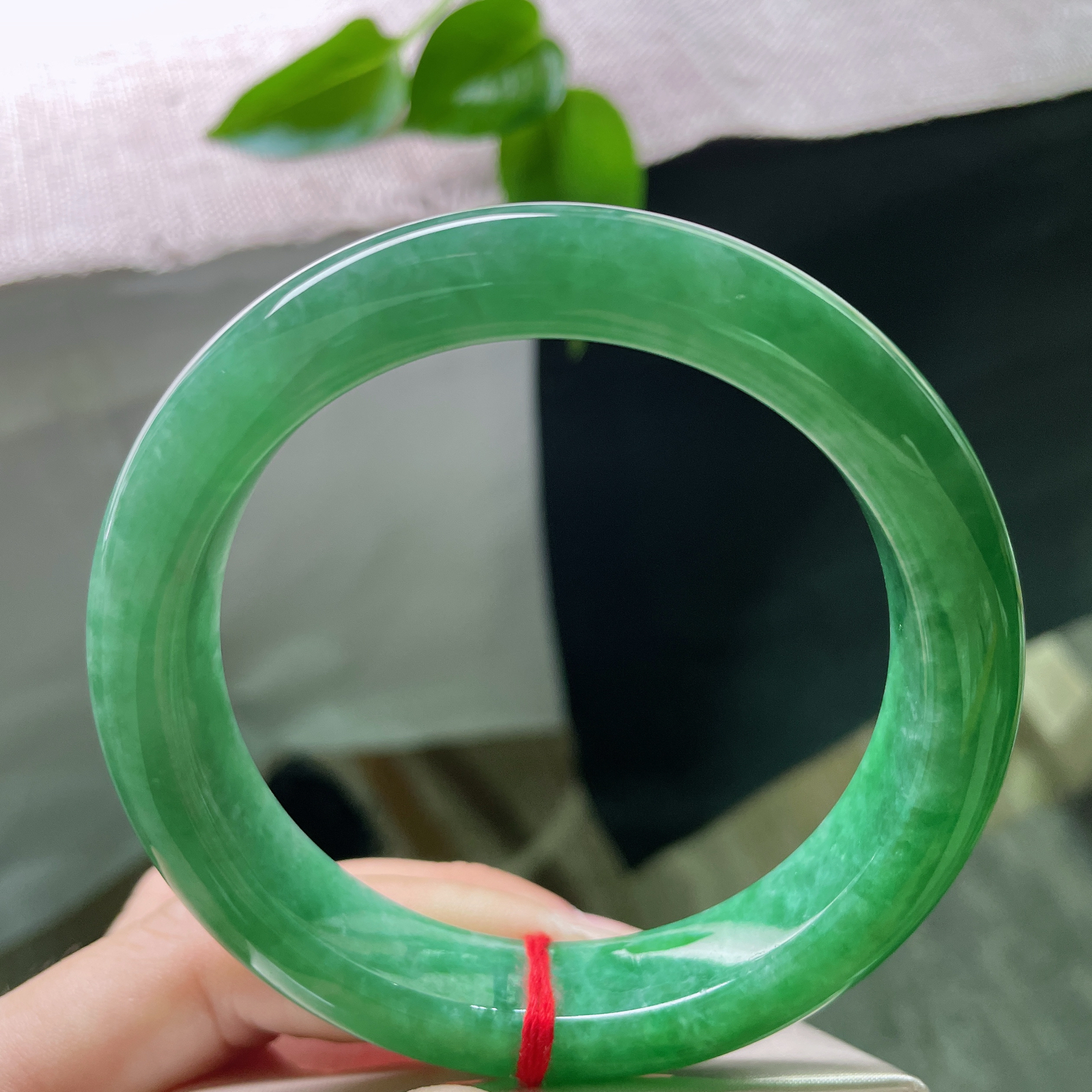 61.9/13.9/10，绿底正圈，大圈口，是雨林初霁的清新，是湖水静影的沉璧。皮纹，