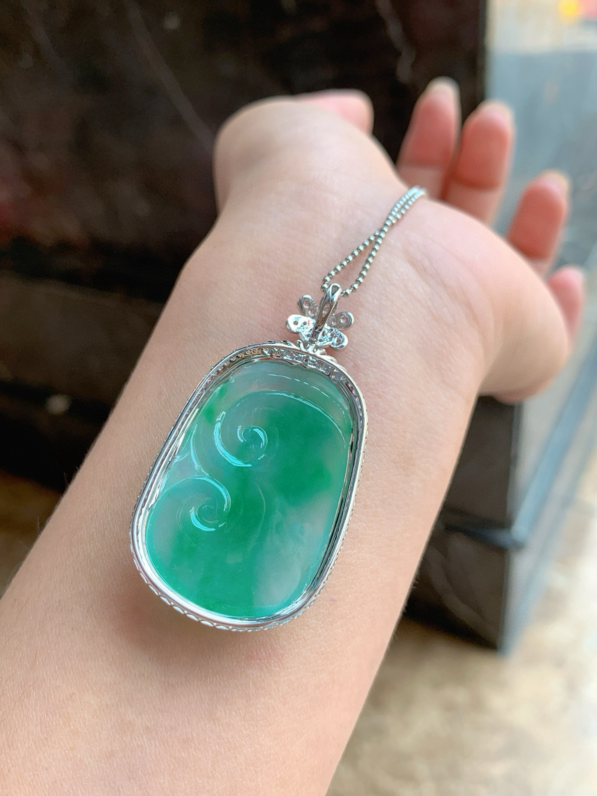 🤍飘色·如意

冰润飘绿如意，翠色绕纹藏雅韵～