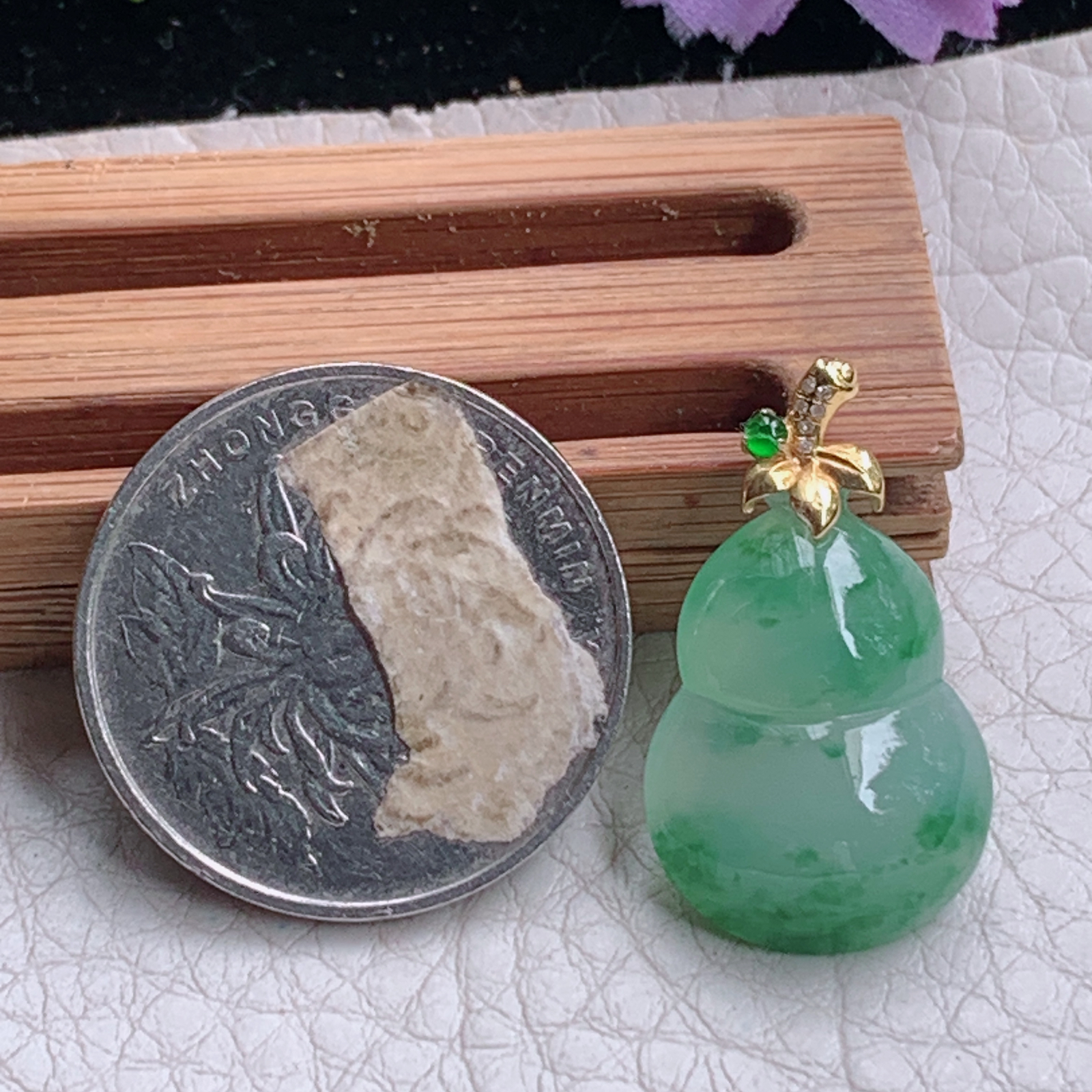 zz3实拍连金26.5*15.5*7.3缅甸翡翠冰种飘花葫芦吊坠 女款平安福禄玉坠