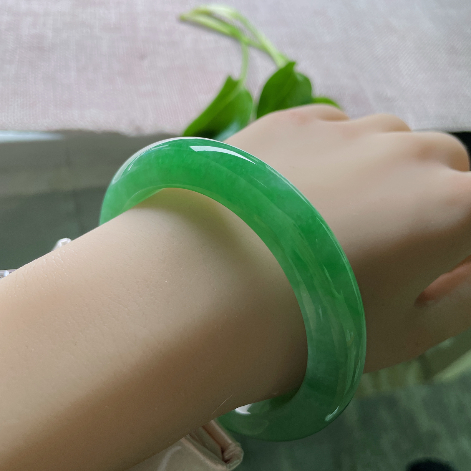 58.1/11.4/9.8绿底正圈，静水深流，满绿藏心。沉稳又不失庄重。无纹裂。