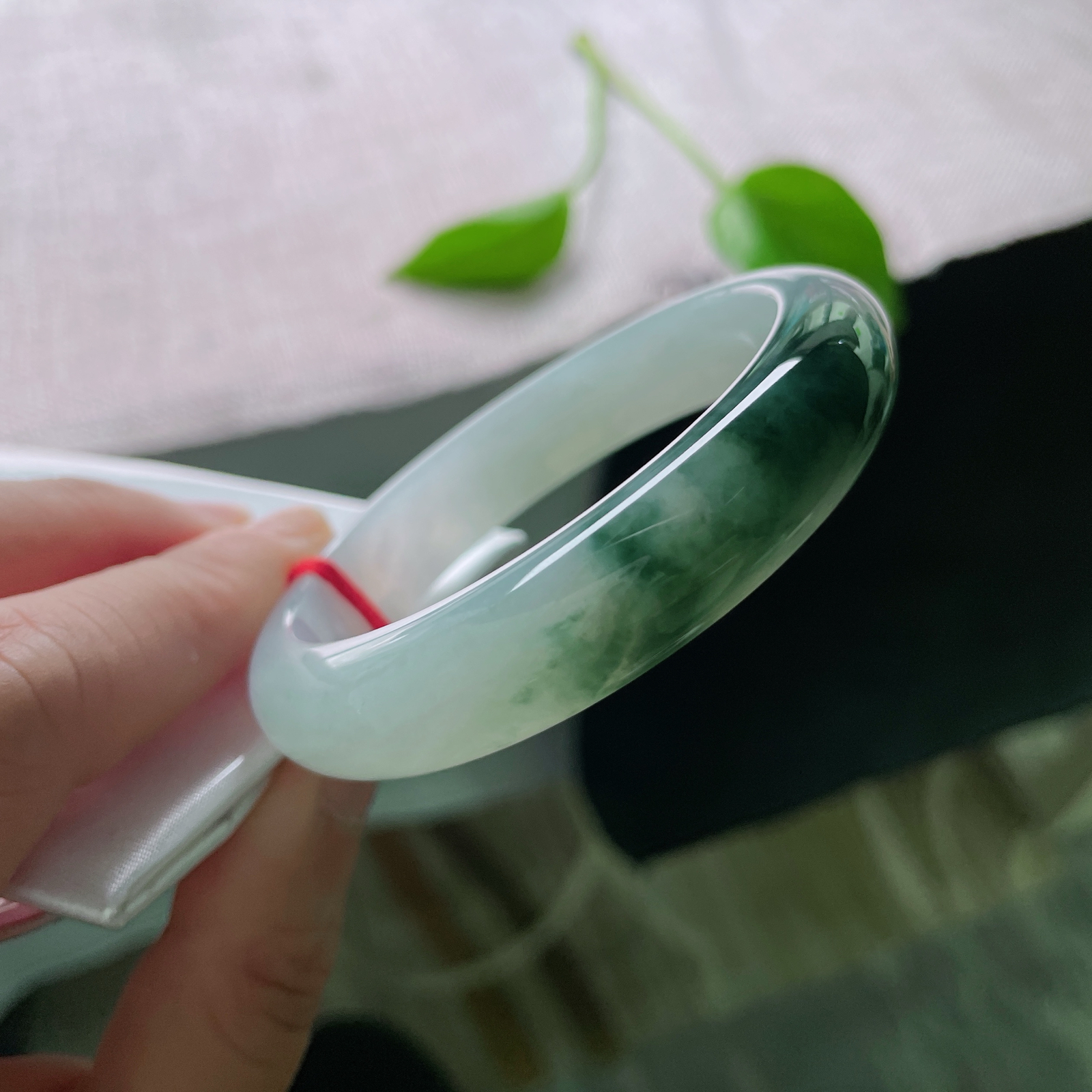 54.5/12.5/7.4，飘花正圈，种老，玉腕凝霜承雅韵，飘花漫染胜丹青。无纹裂