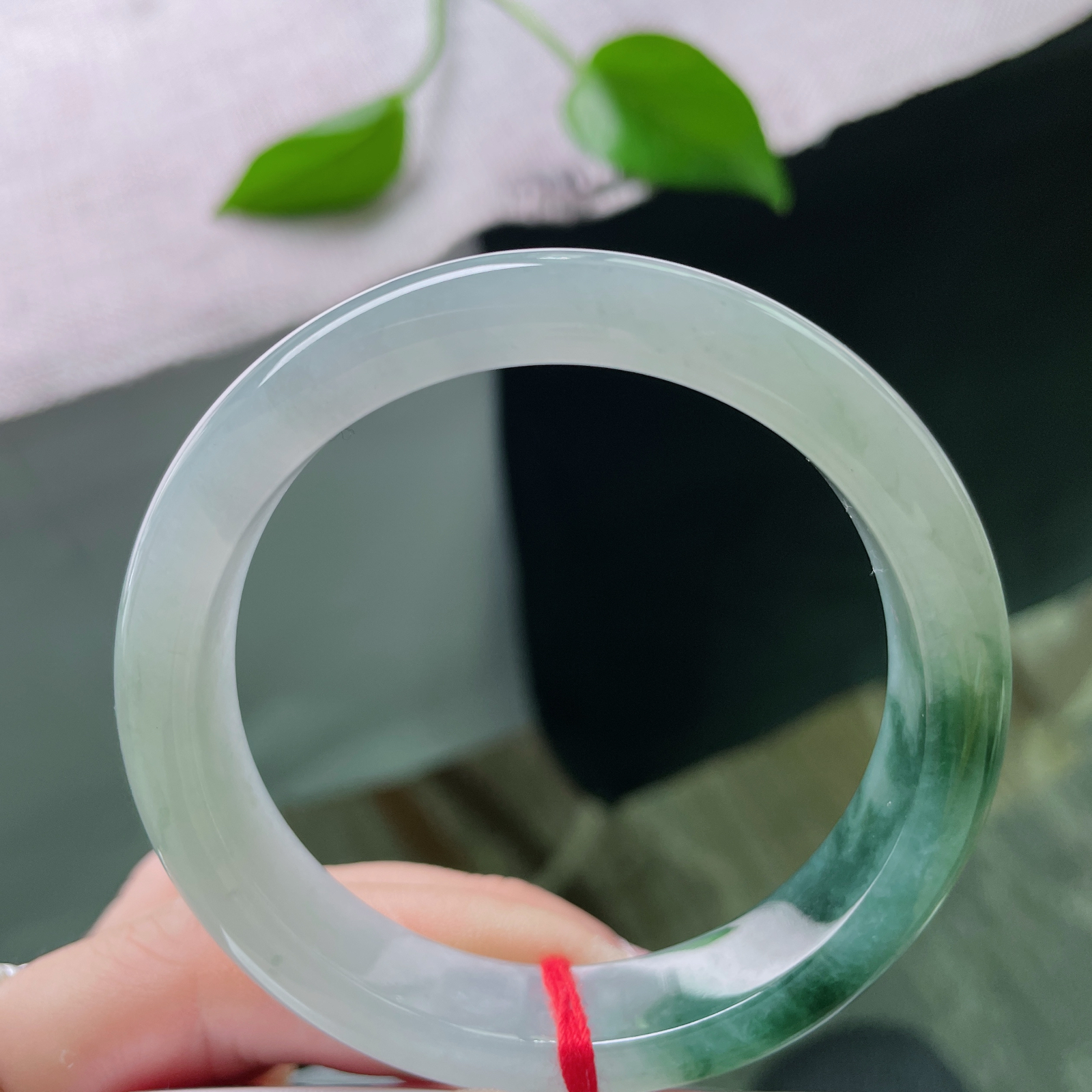 54.5/12.5/7.4，飘花正圈，种老，玉腕凝霜承雅韵，飘花漫染胜丹青。无纹裂