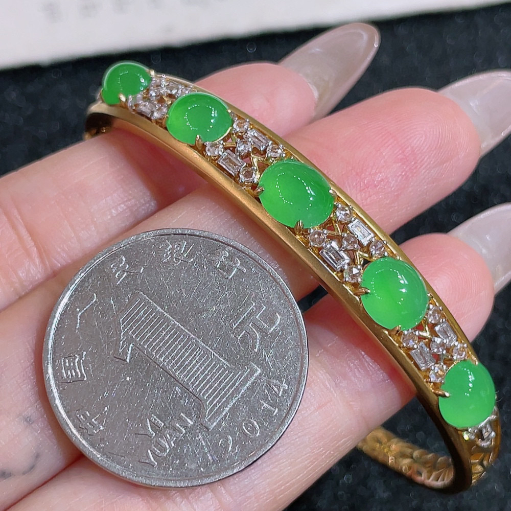 冰阳绿蛋面手镯  高端大气 性价比高 圈口56.50整体53.8-8.0-6.5裸石7.2-6.0