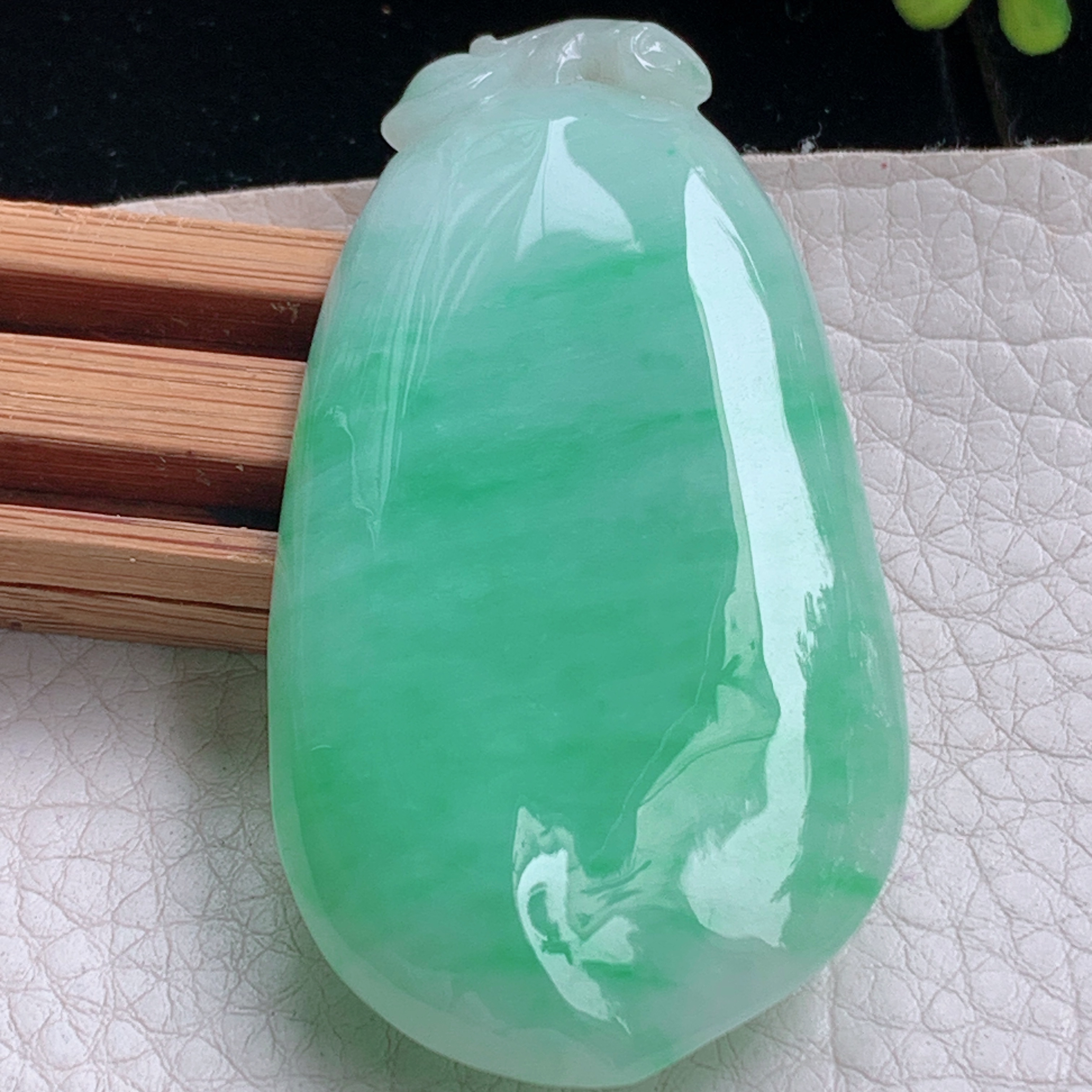 zz3实拍61.8*33*6.6缅甸翡翠飘绿大福瓜吊坠 福禄毛衣坠