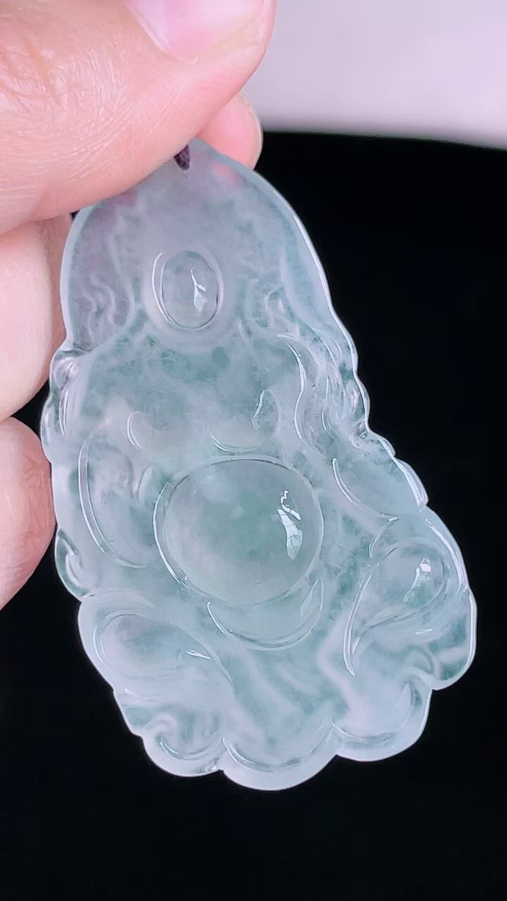 【翡翠名称】老坑种高冰黄财神吊坠挂件
【翡翠尺寸】48.3/27.6/4.7mm
【翡翠描述】宝贝种老水足，玉质细腻，色泽靓丽，性价比高，佩戴效果好！
【其它赠送】权威证书/精美挂绳盒子/支持全国复检