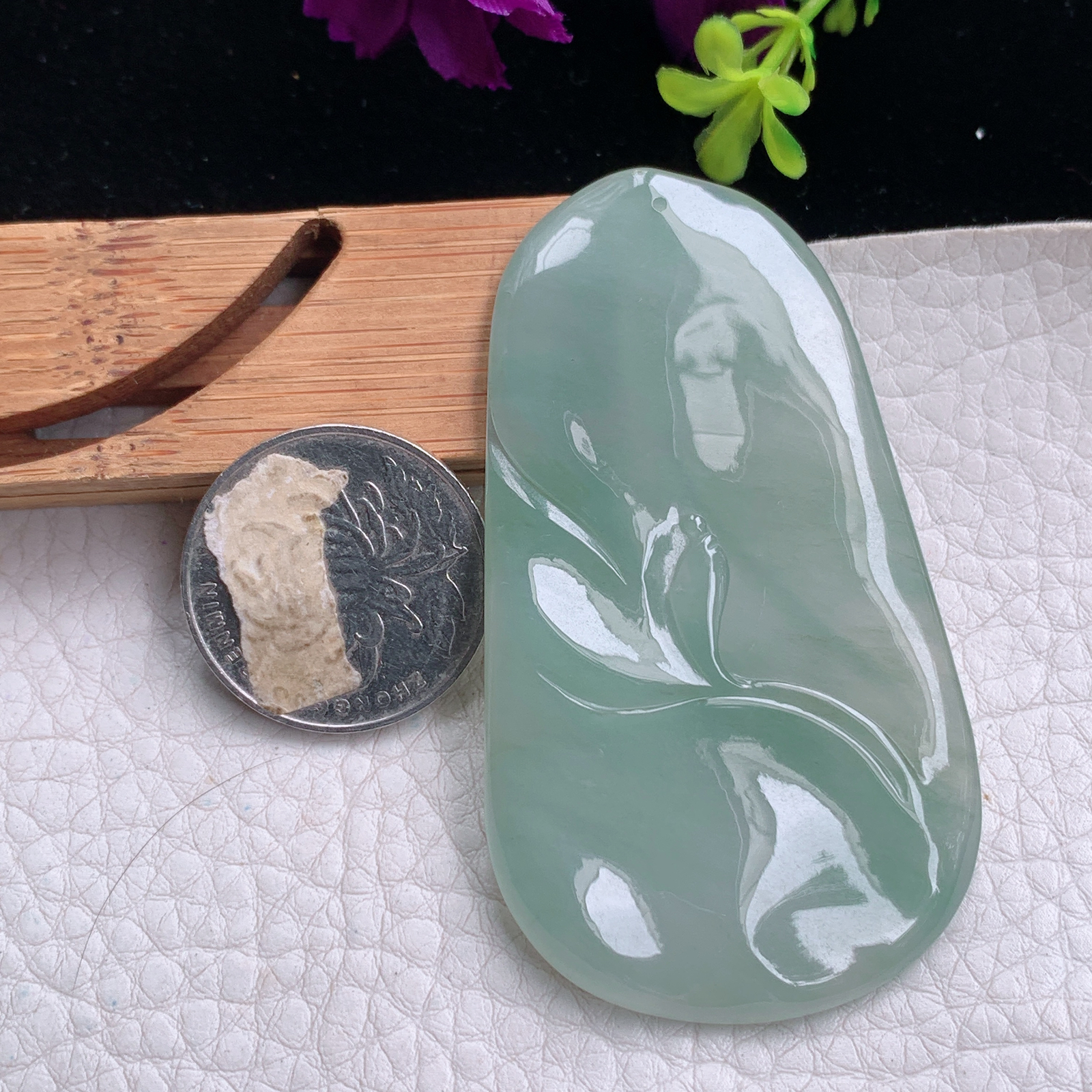 zz3实拍67*37.8*5缅甸翡翠冰透晴绿悟道吊坠