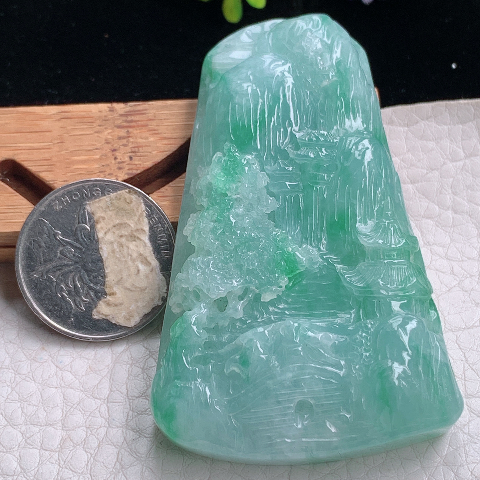 zz3实拍70*43.8*13.5缅甸翡翠冰胶浅绿大山水牌吊坠 男款玉坠