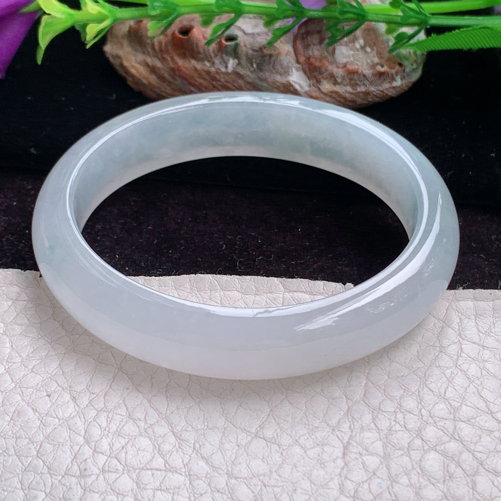 yh小圈口52.5*46.5*11.8*7贵妃镯 天然缅甸翡翠手镯白起光蛋形玉镯子