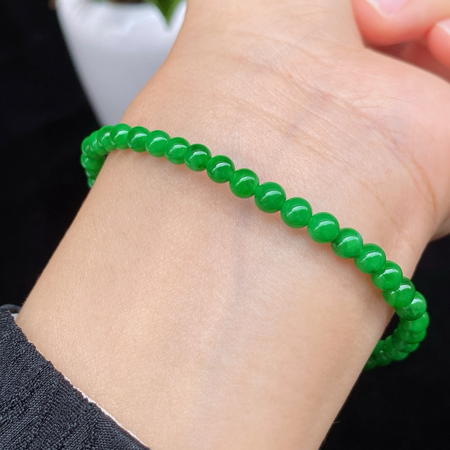 冰阳绿小米珠手串
种老肉细，色阳色正
精致简约，高性价比‼️实物更美～