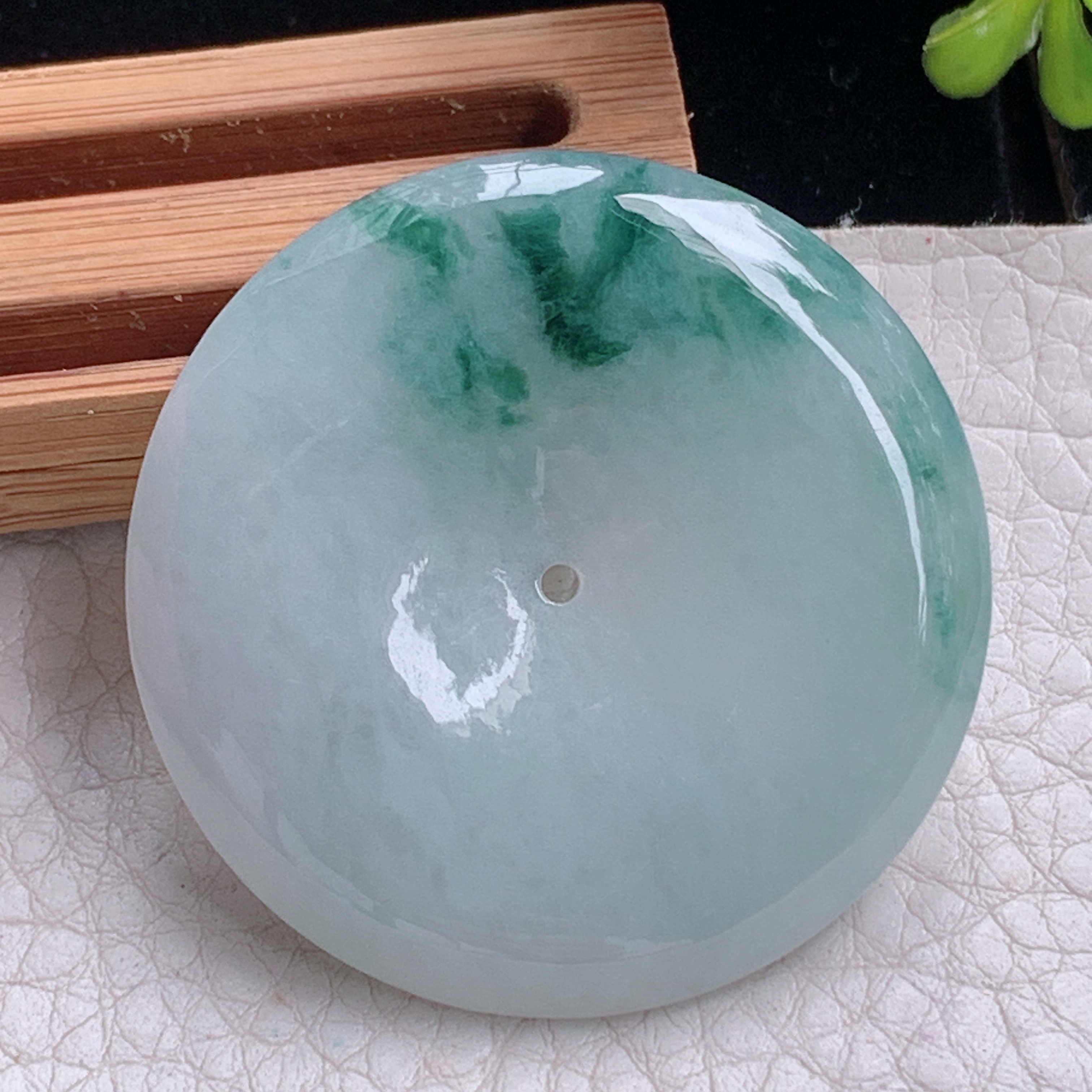 zz3实拍42.6*6.2缅甸翡翠白底飘花大平安扣吊坠国潮风玉扣毛衣坠