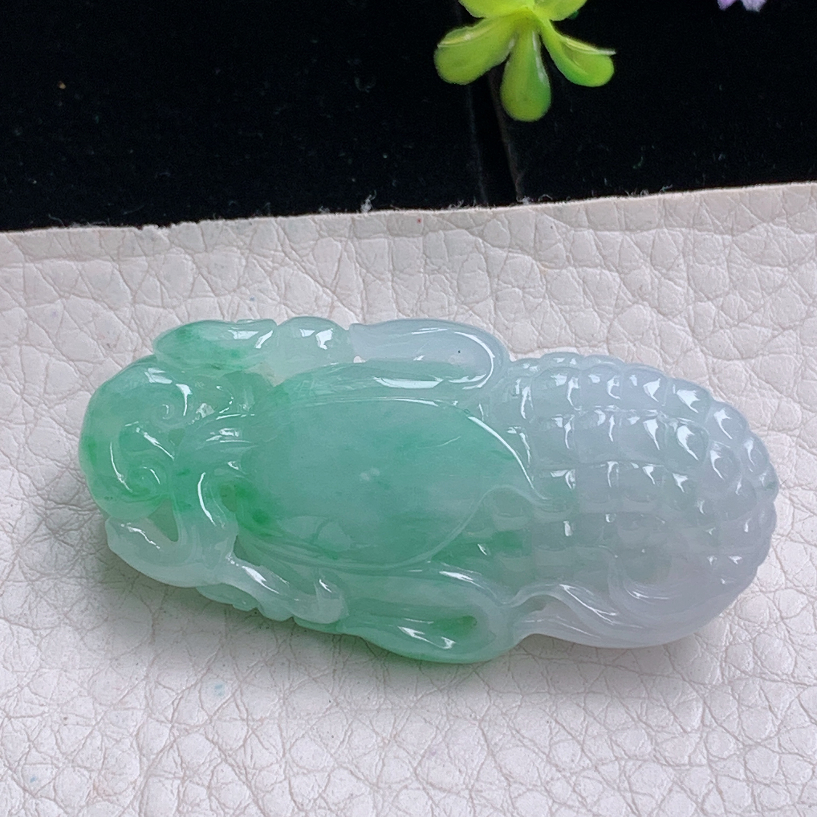 zz3实拍52*25.3*18缅甸翡翠冰透浅绿金玉满堂吊坠 一鸣惊人知了玉坠