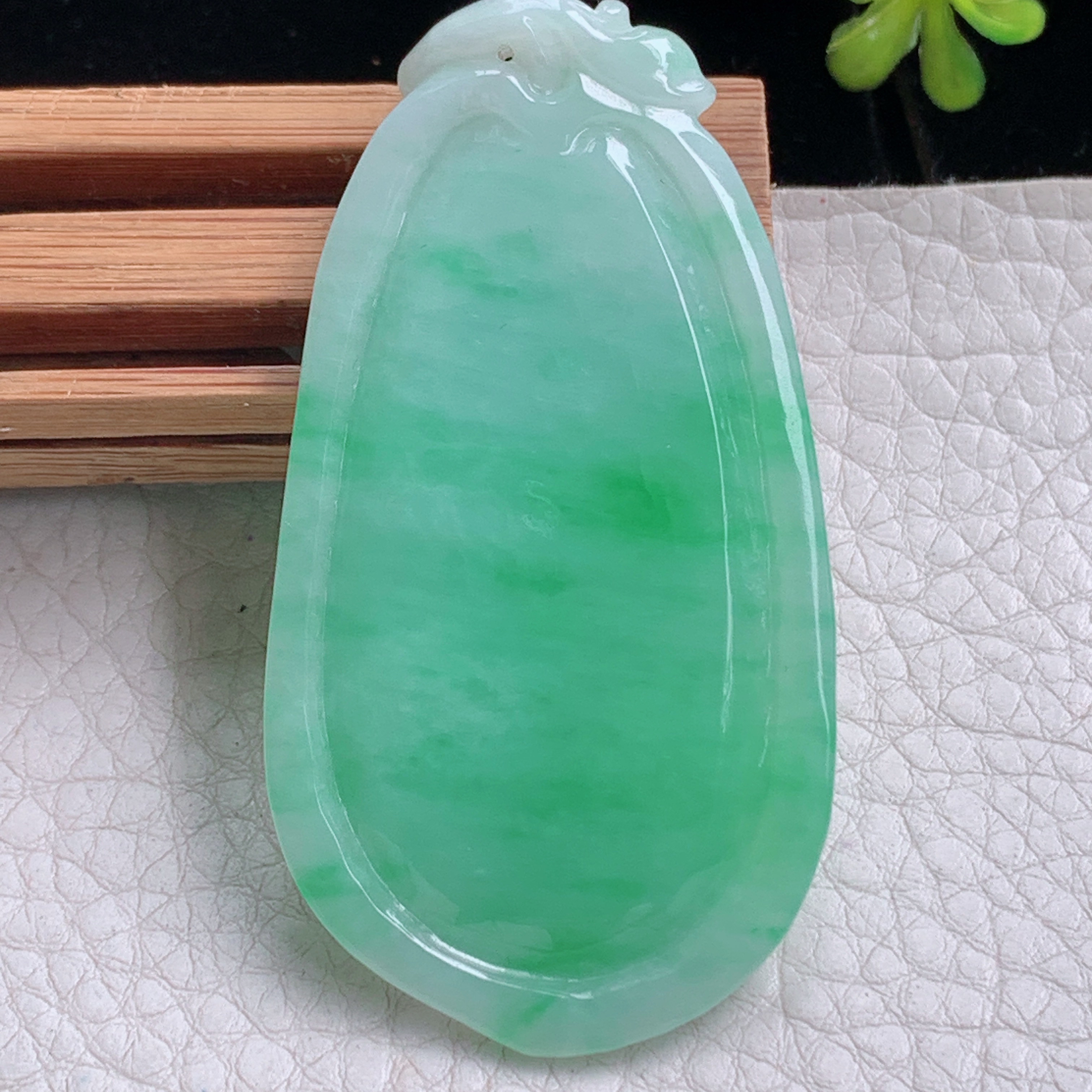 zz3实拍61.8*33*6.6缅甸翡翠飘绿大福瓜吊坠 福禄毛衣坠