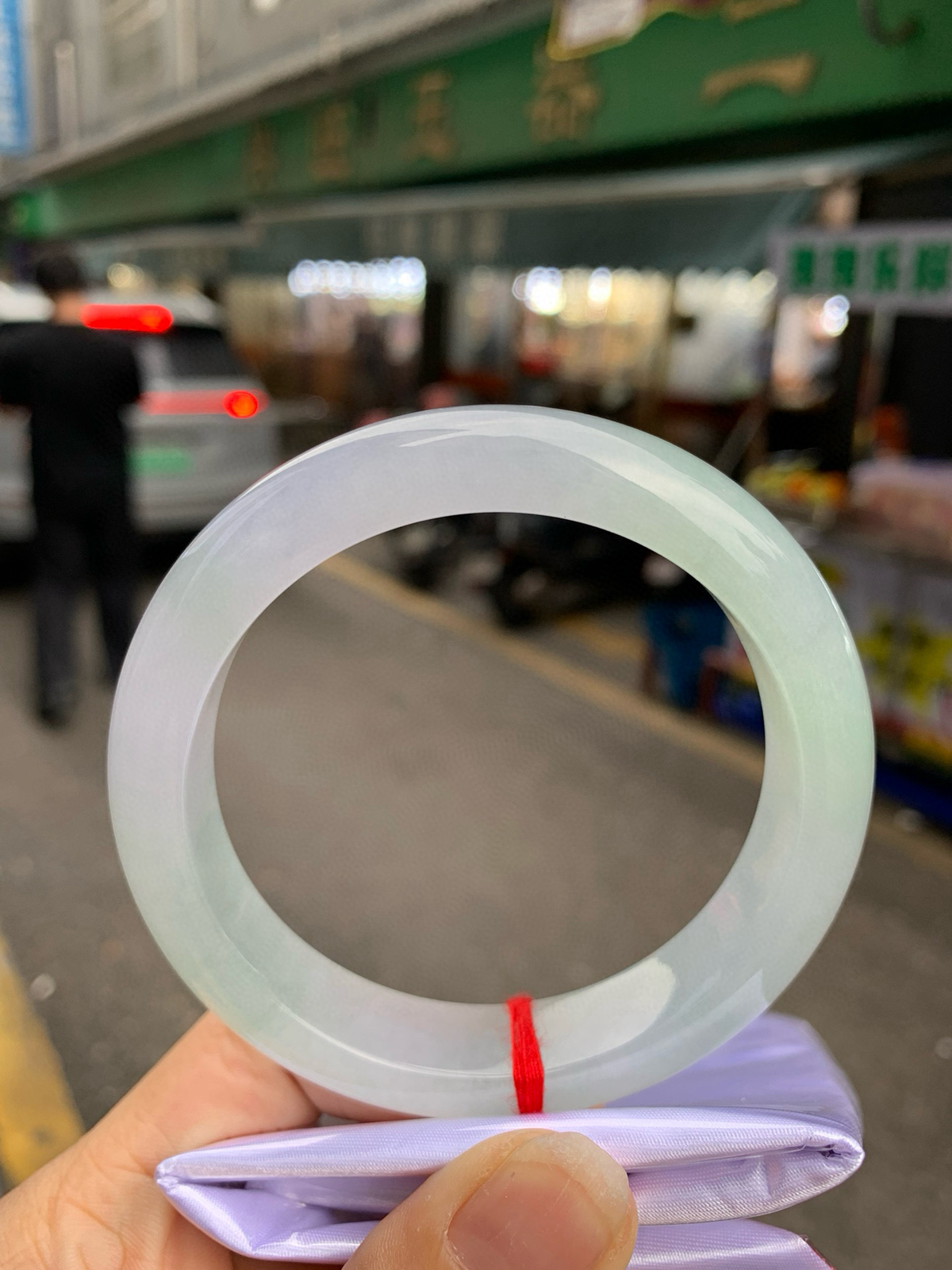 淡春彩正圈
58.7-8.7-13
底妆水润细腻，淡淡晴绿底色和淡紫底宛如春天的繁华。在岁月的长河流