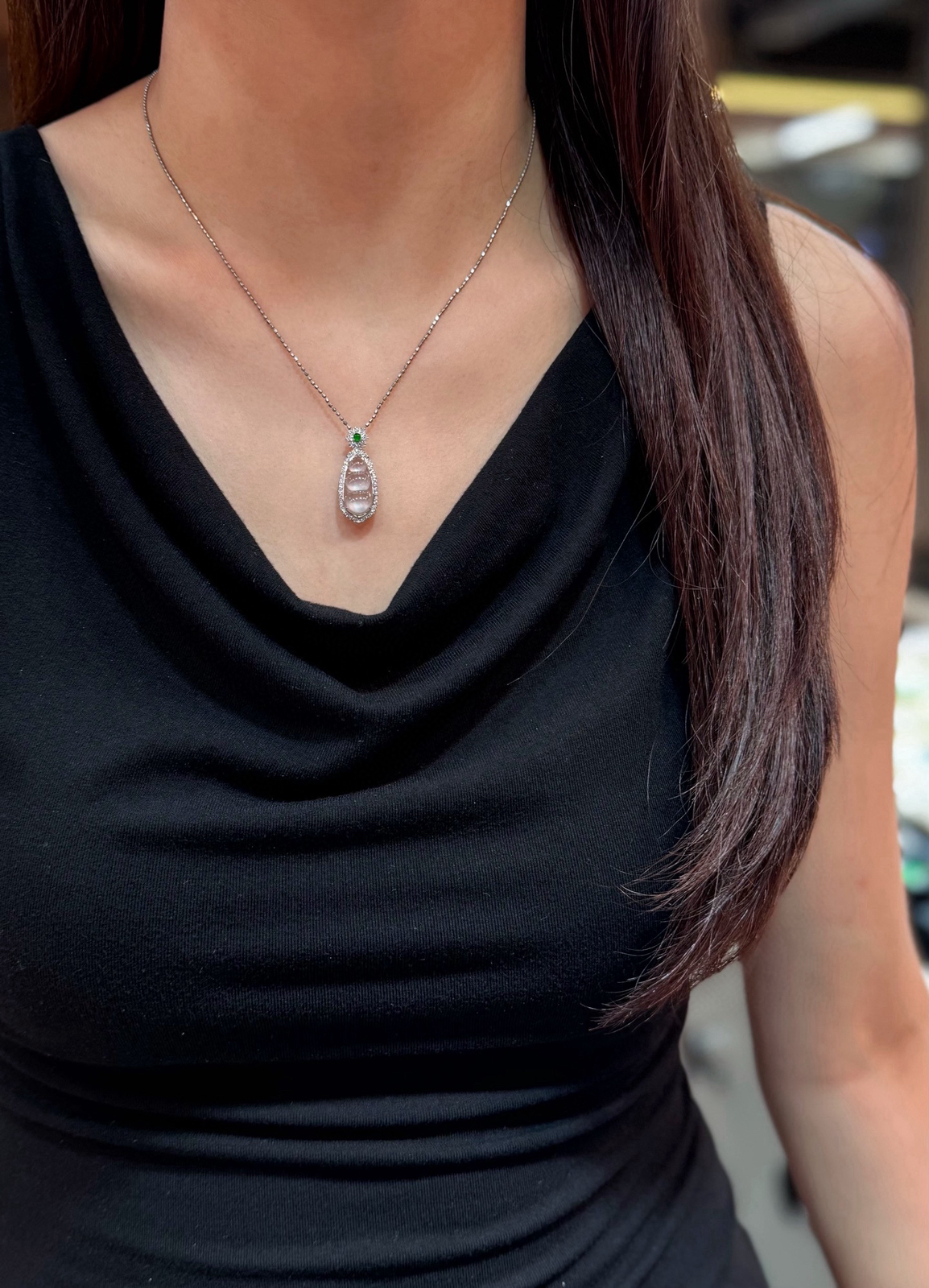 高冰 起光 福豆吊坠

18k金配钻镶嵌