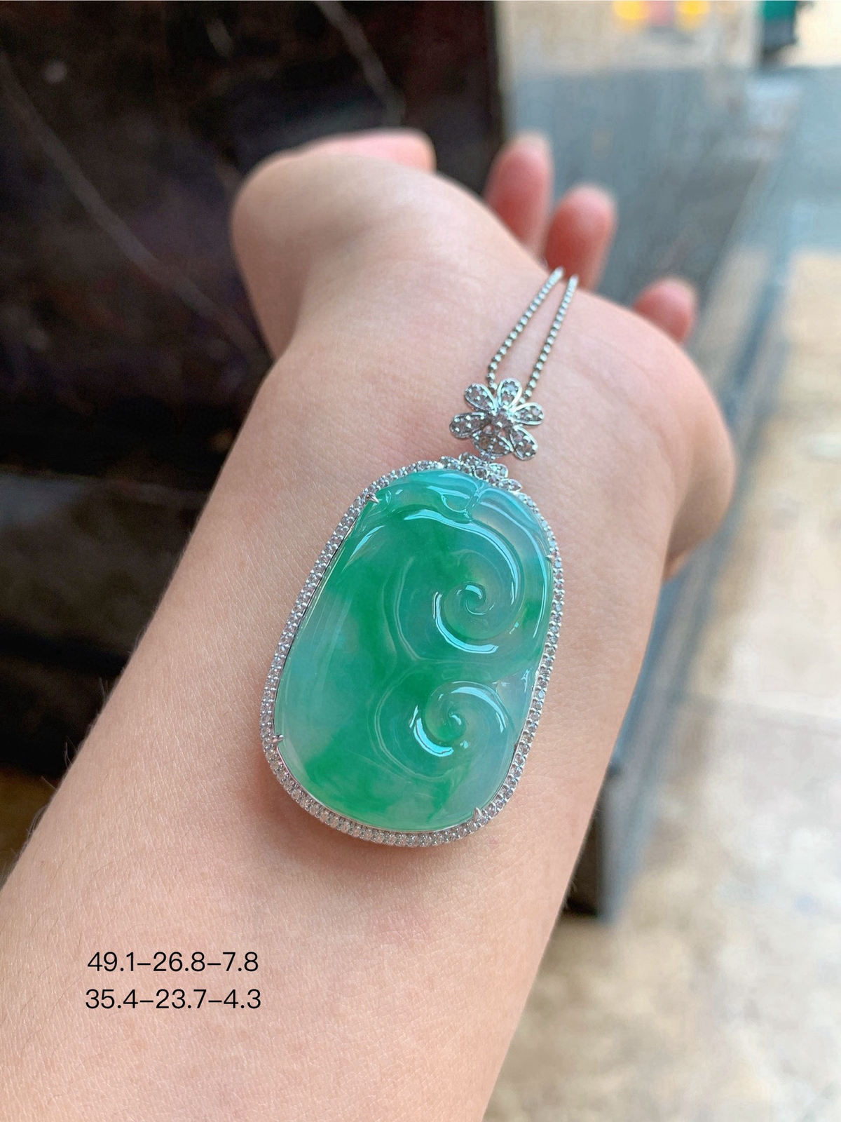 🤍飘色·如意

冰润飘绿如意，翠色绕纹藏雅韵～