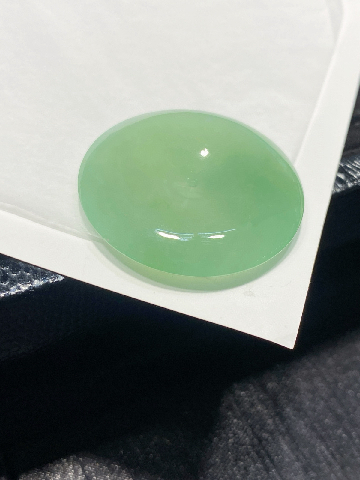 晴绿·平安扣

胶胶润润的晴绿扣，藏着春日的鲜