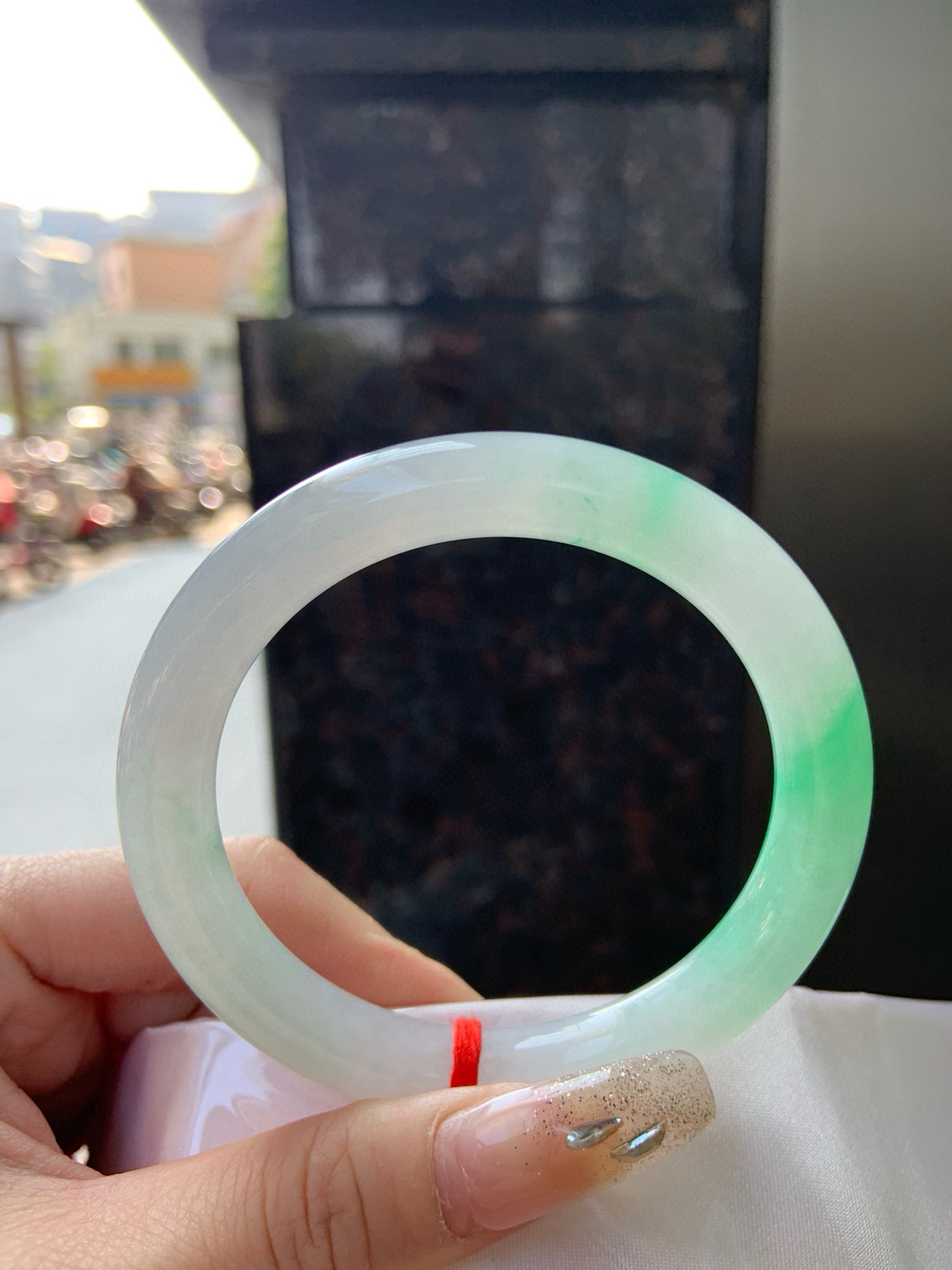 飘绿，白底青圆条，阳春白雪的感觉
57.5-9.7-9.5