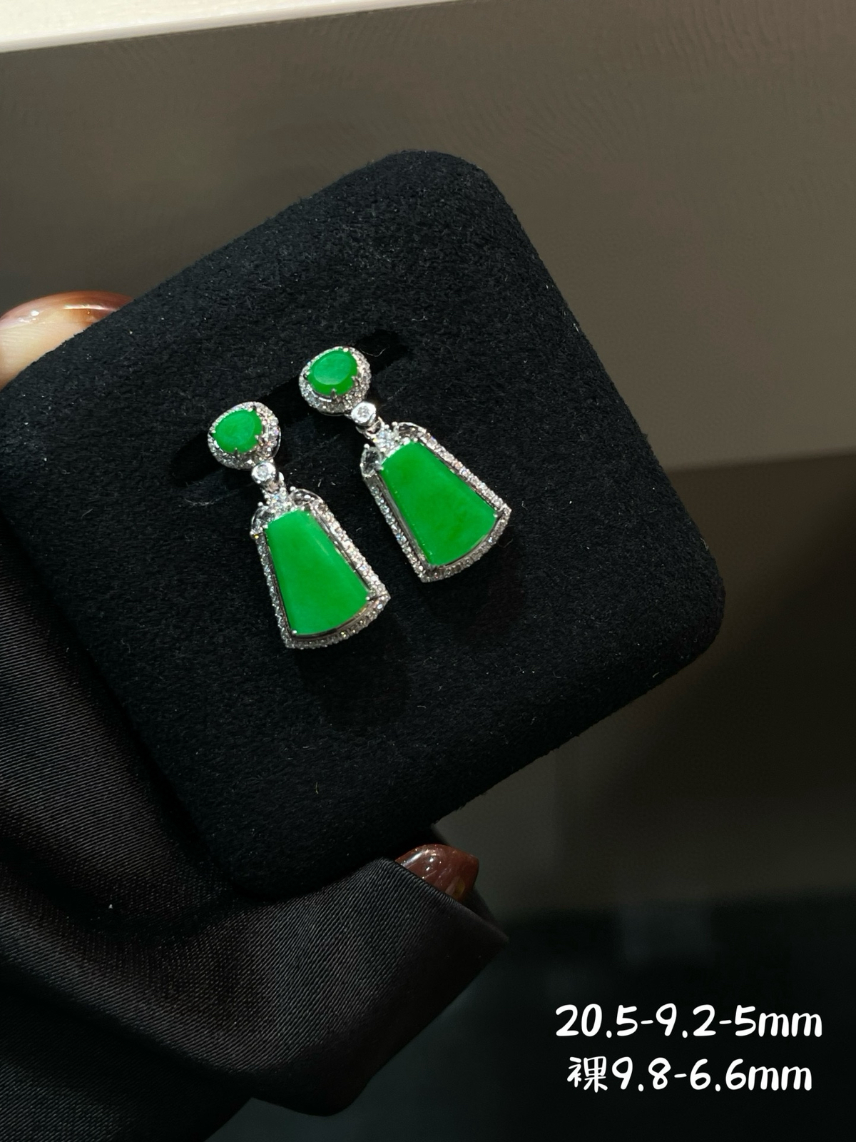 冰种 正阳绿 无事牌耳坠
18k金镶嵌