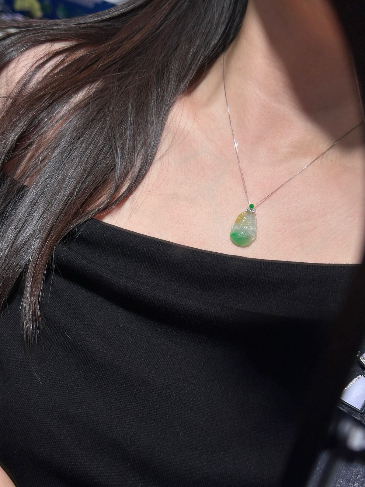 🤍黄加绿·灵猴献瑞

种老起胶，黄翡阳绿双色分明，祥瑞绕颈间