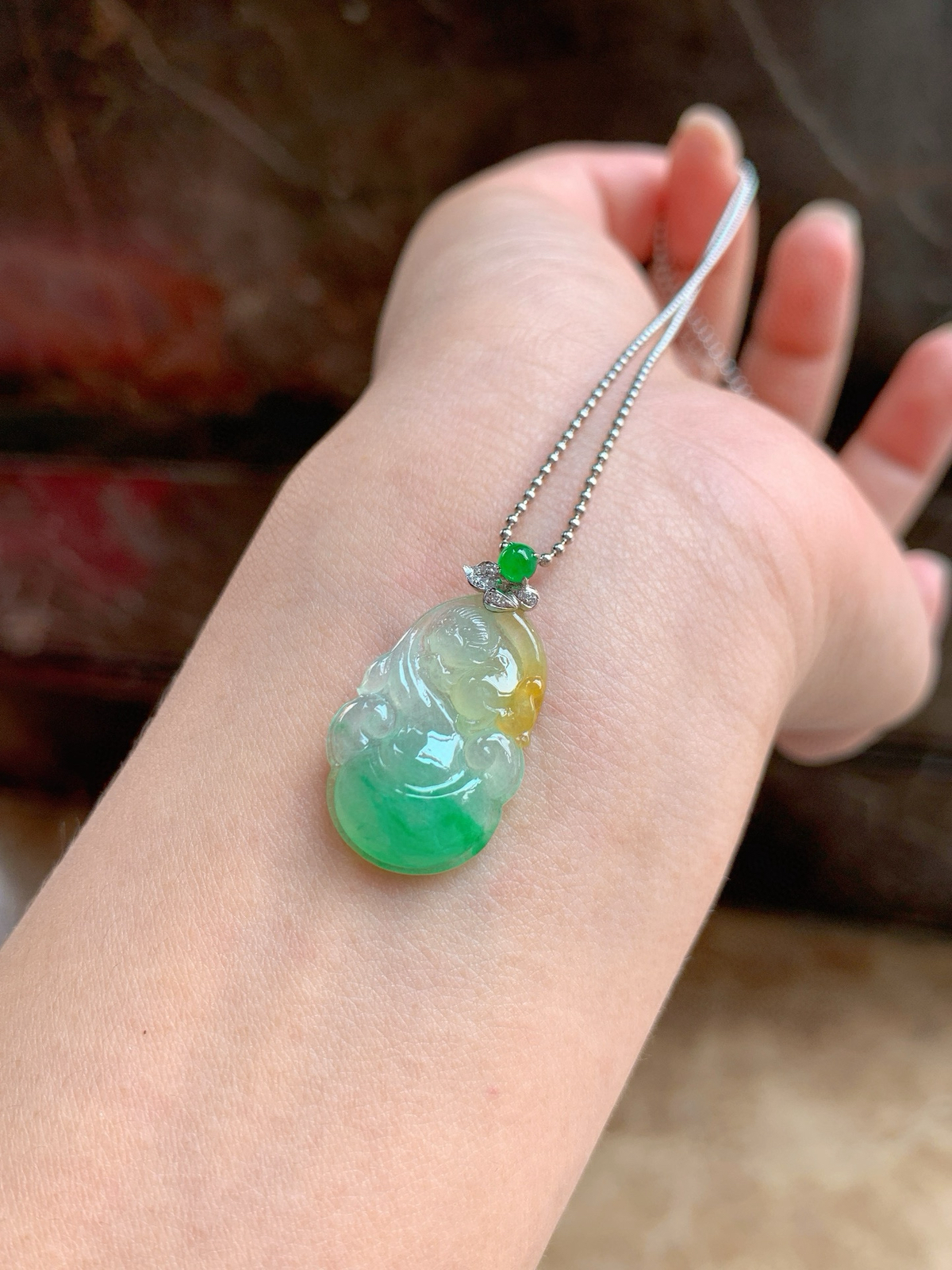 🤍黄加绿·灵猴献瑞

种老起胶，黄翡阳绿双色分明，祥瑞绕颈间