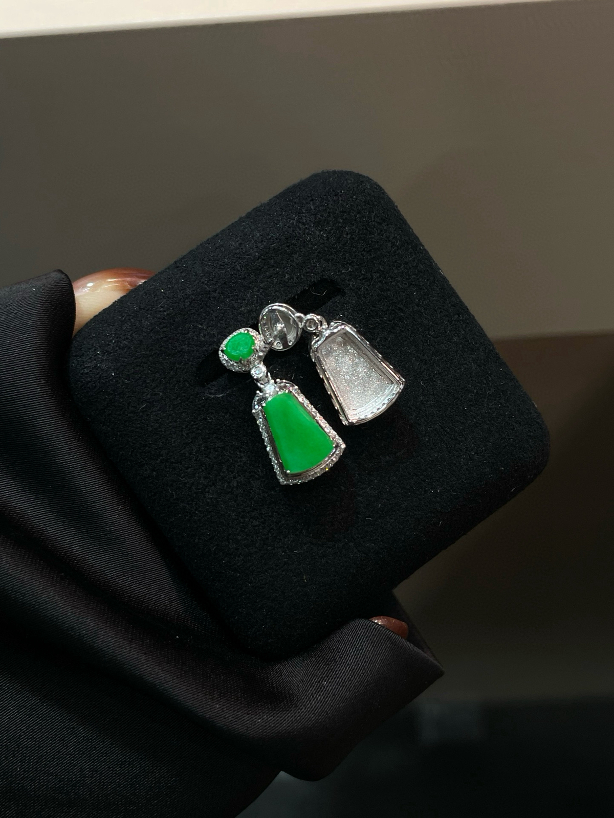 冰种 正阳绿 无事牌耳坠
18k金镶嵌