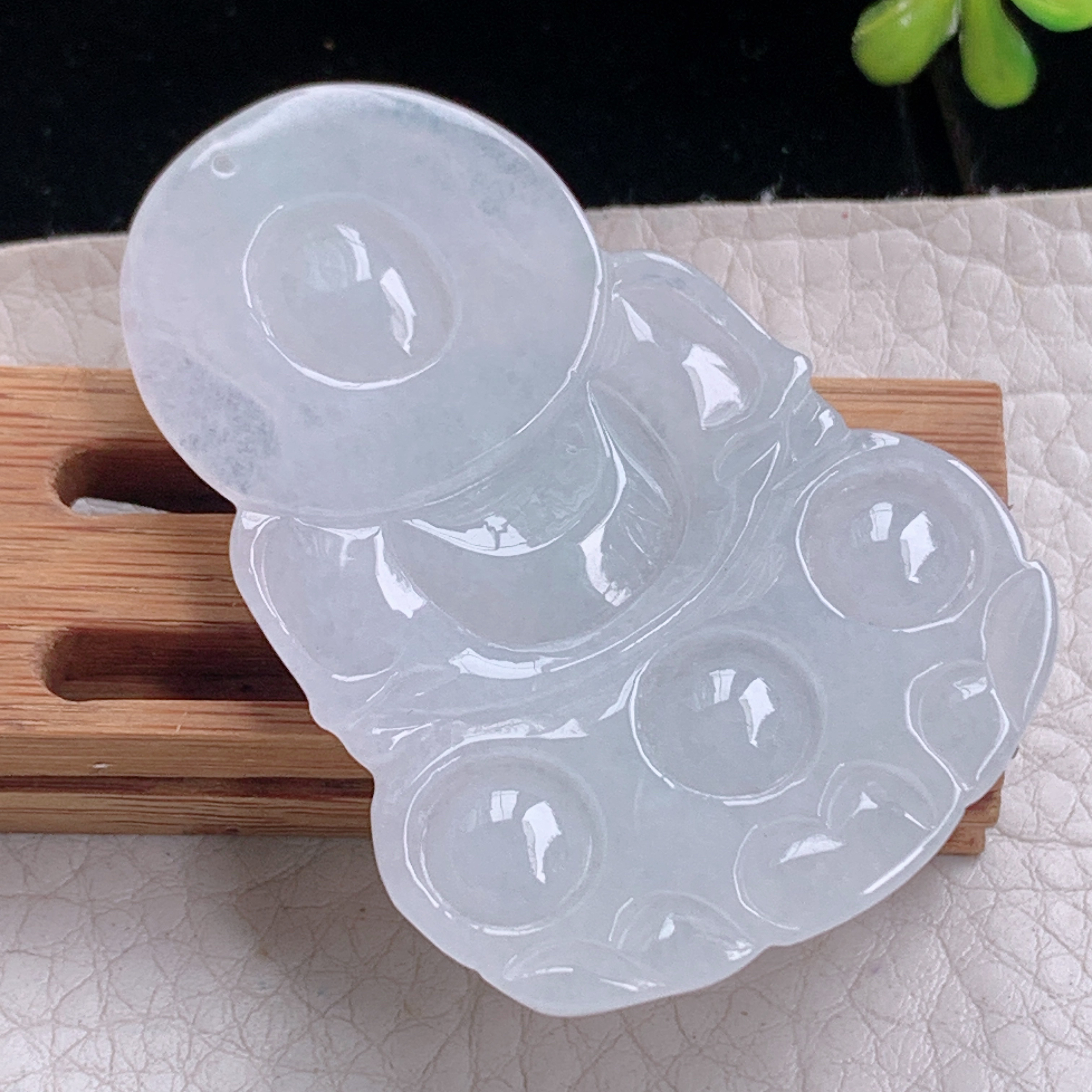 zz3实拍54*37*5.8缅甸翡翠白色观音菩萨吊坠 白月光观音牌