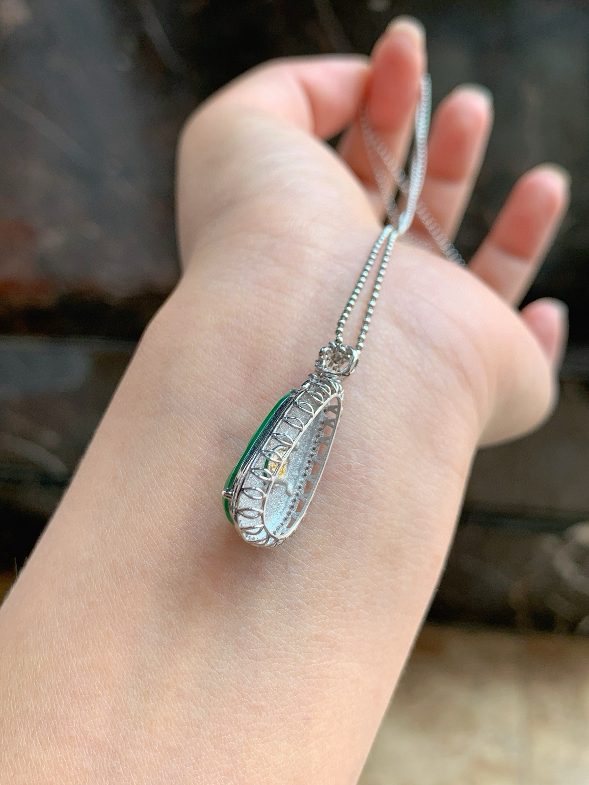 阳绿·福豆

这颗“绿胖子”福豆，色匀种老，谁戴谁好看